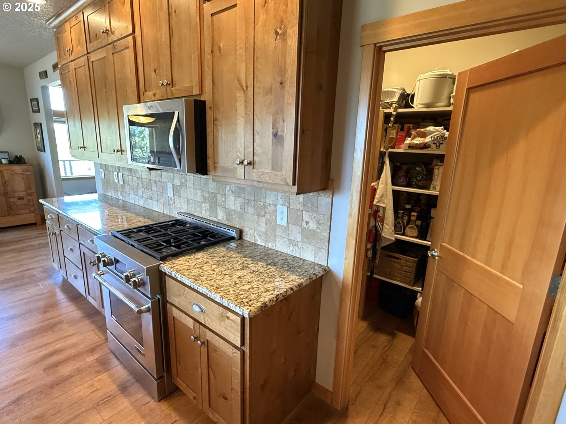Goldendale, Washington, 98620, United States, 2 Bedrooms Bedrooms, ,2 BathroomsBathrooms,Residential,For Sale,1906644