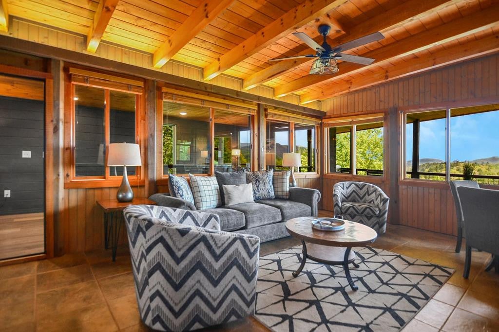 Sevierville, Tennessee, 37862, United States, 3 Bedrooms Bedrooms, ,7 BathroomsBathrooms,Residential,For Sale,1914651