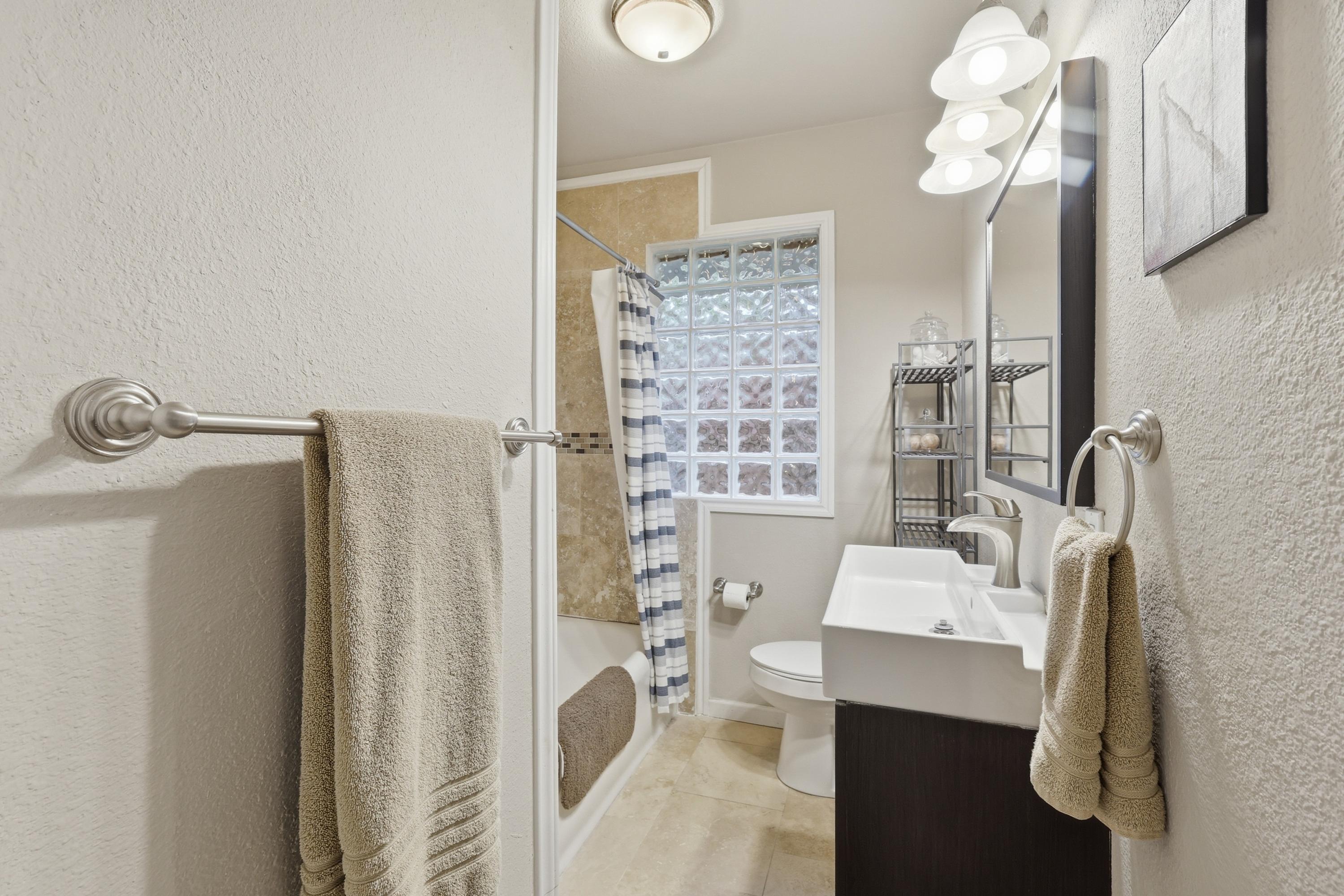  1300 Buck Avenue, Fort Worth, TX, 76110 - 物件實景