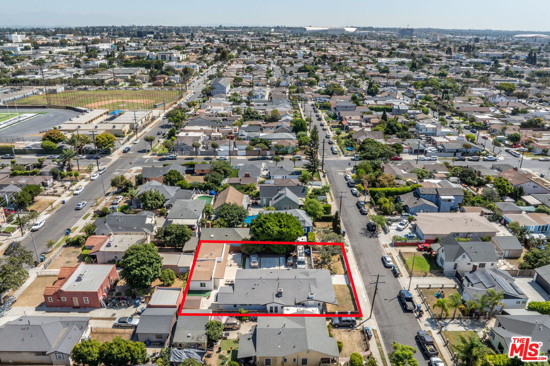 Inglewood, California, 90301, United States, 4 Bedrooms Bedrooms, ,Residential,For Sale,1993499