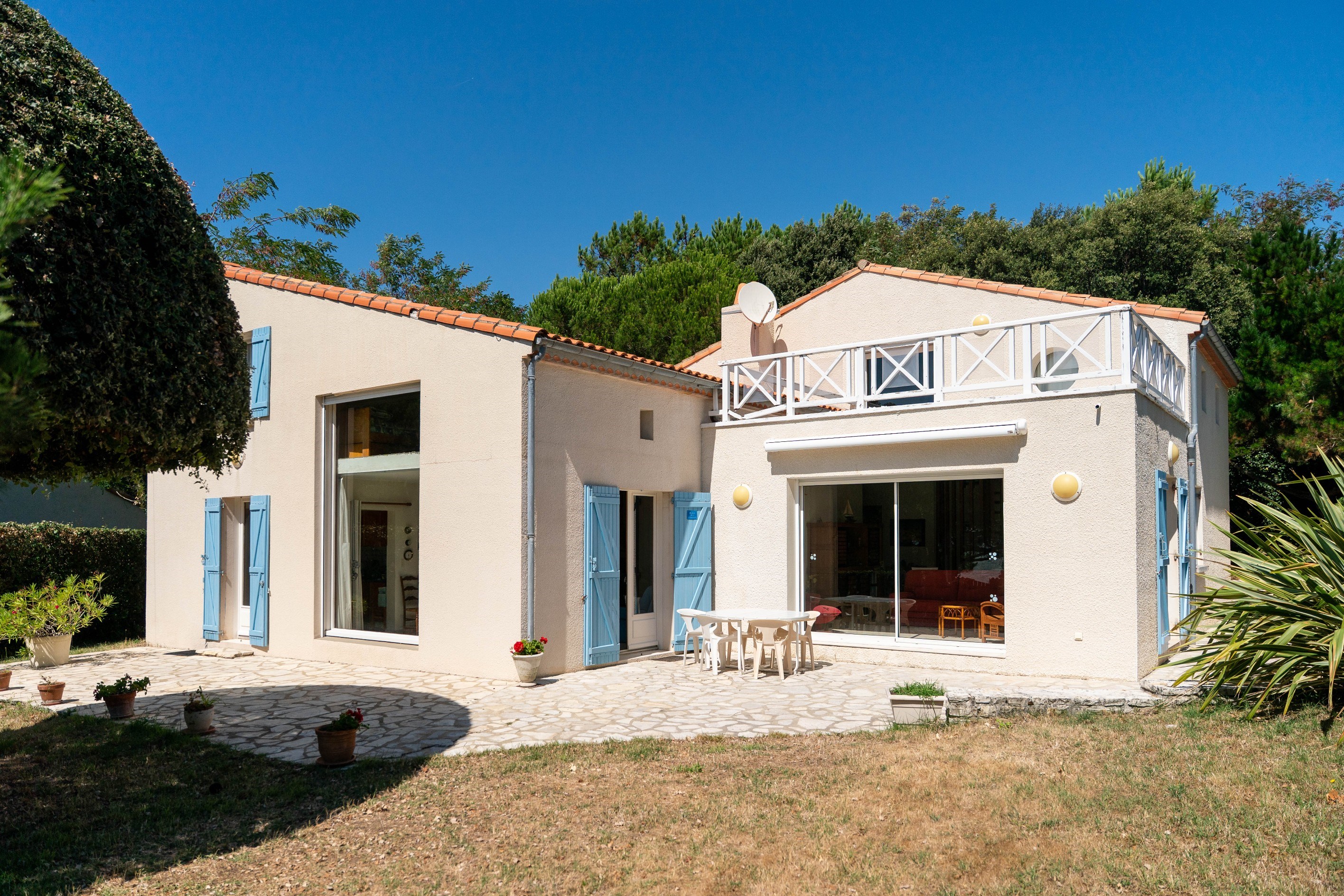  SEAFRONT VILLA FACING PLATIN BEACH IN SAINT PALAIS SUR MER - 物件實景