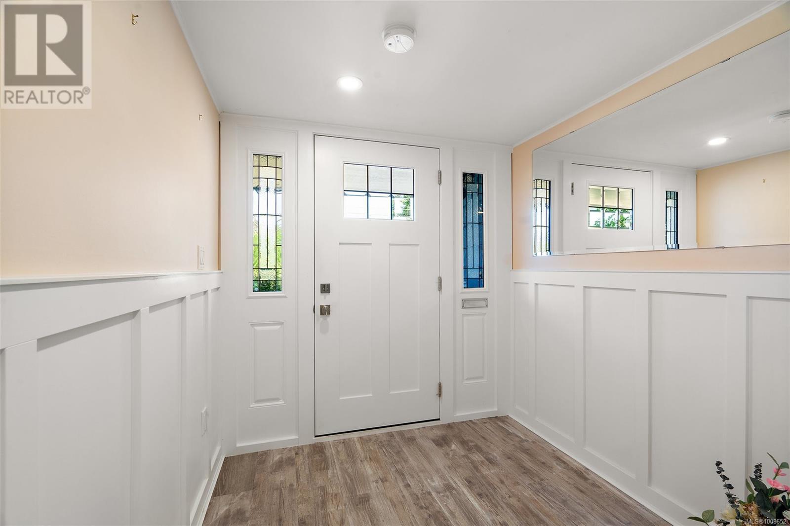 SAANICH, British Columbia, V8N 2E2, CA, 4 Bedrooms Bedrooms, ,3 BathroomsBathrooms,Residential,For Sale,1950351