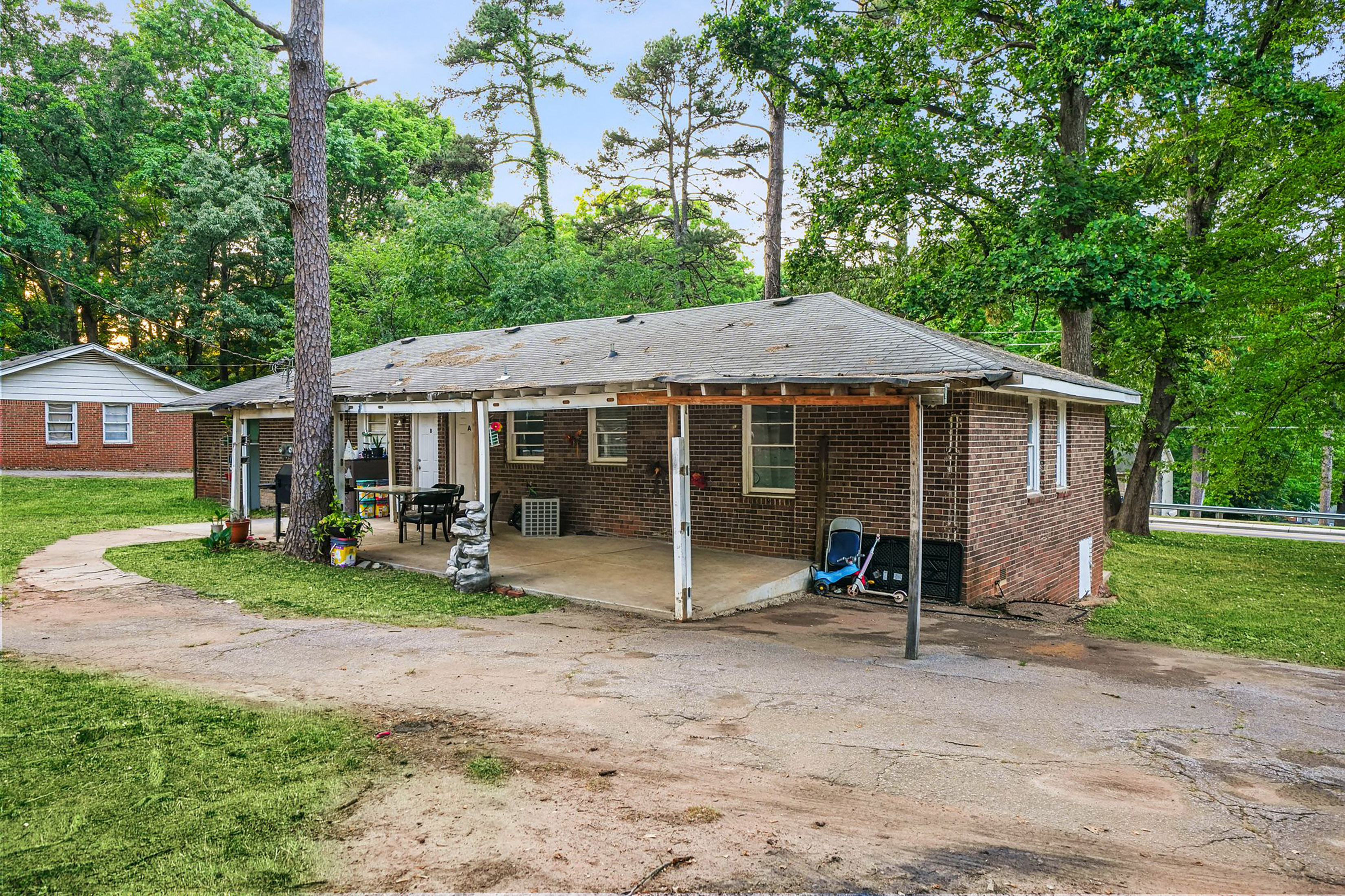  Income-Producing Duplex - 物件實景