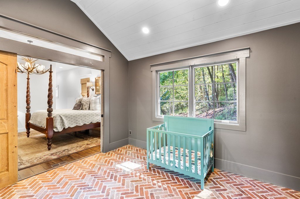 Murphy, North Carolina, 28906, United States, 3 Bedrooms Bedrooms, ,3 BathroomsBathrooms,Residential,For Sale,1982645