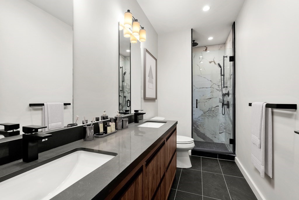 Boston, Massachusetts, 02127, United States, 2 Bedrooms Bedrooms, ,2 BathroomsBathrooms,Residential,For Sale,1916943