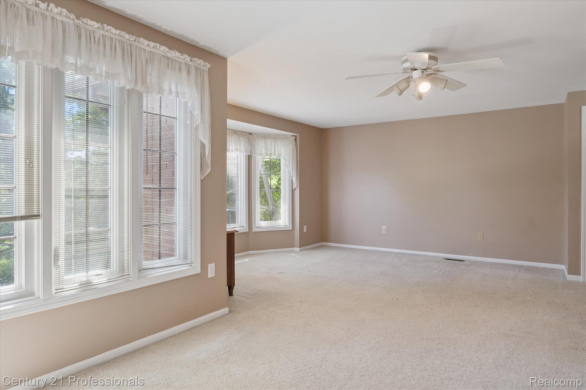 Northville, Michigan, 48167, United States, 4 Bedrooms Bedrooms, ,3 BathroomsBathrooms,Residential,For Sale,1980855