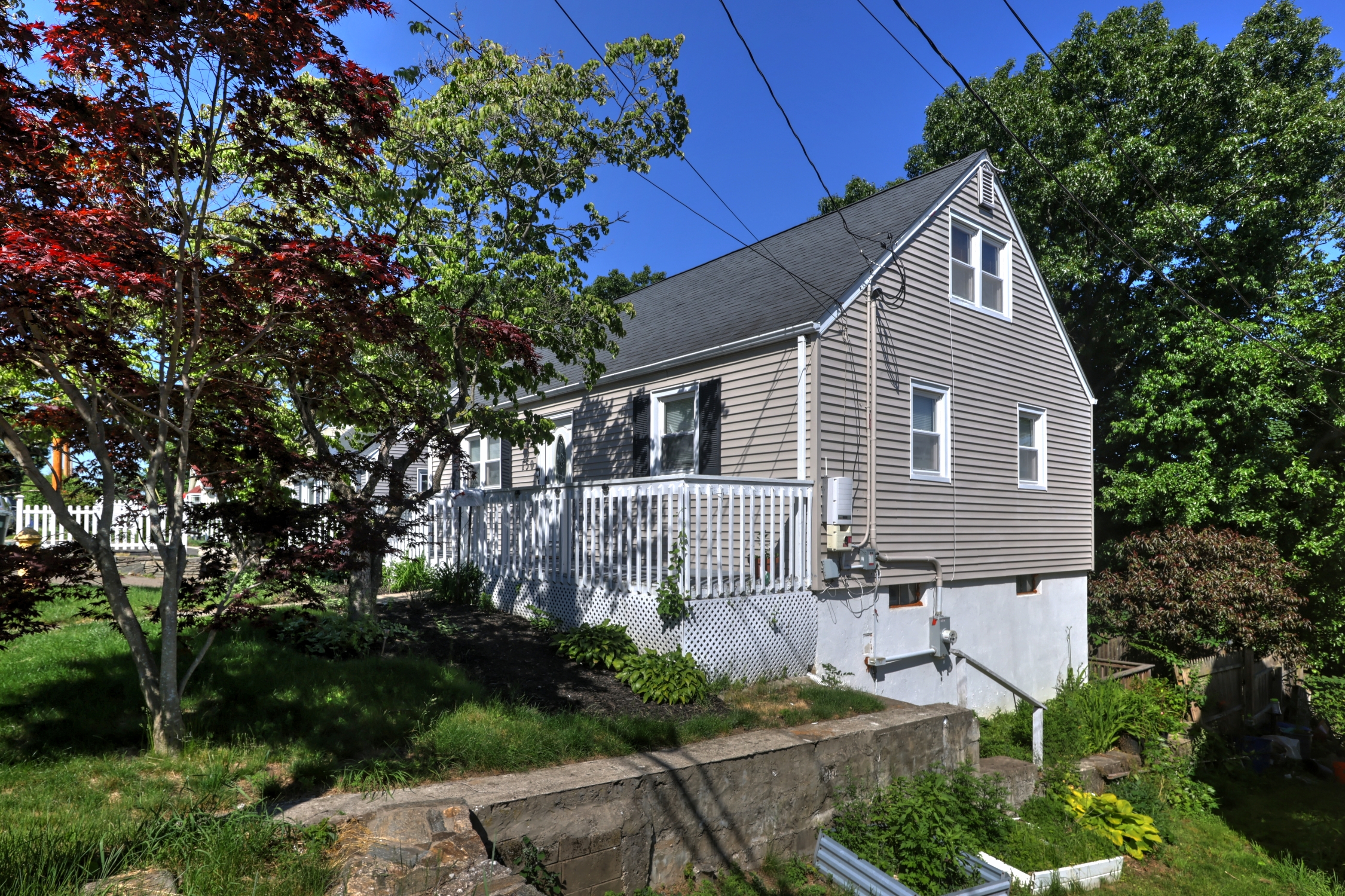  Spacious Cape-Style Home in the Desirable North End - 物件實景