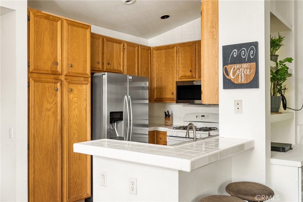 Lake Forest, California, 92610, United States, 2 Bedrooms Bedrooms, ,2 BathroomsBathrooms,Residential,For Sale,1846936