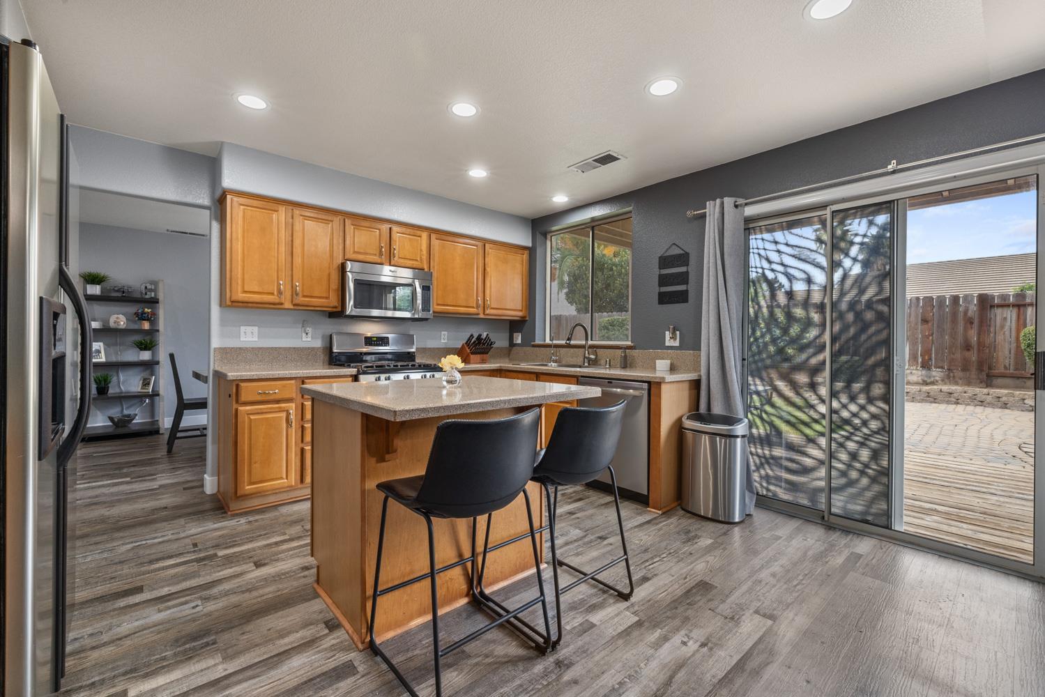 Ripon, California, 95366, United States, 6 Bedrooms Bedrooms, ,3 BathroomsBathrooms,Residential,For Sale,1978022