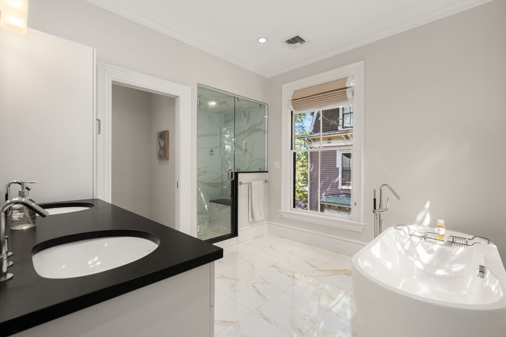 Cambridge, Massachusetts, 02140, United States, 4 Bedrooms Bedrooms, ,4 BathroomsBathrooms,Residential,For Sale,1947050
