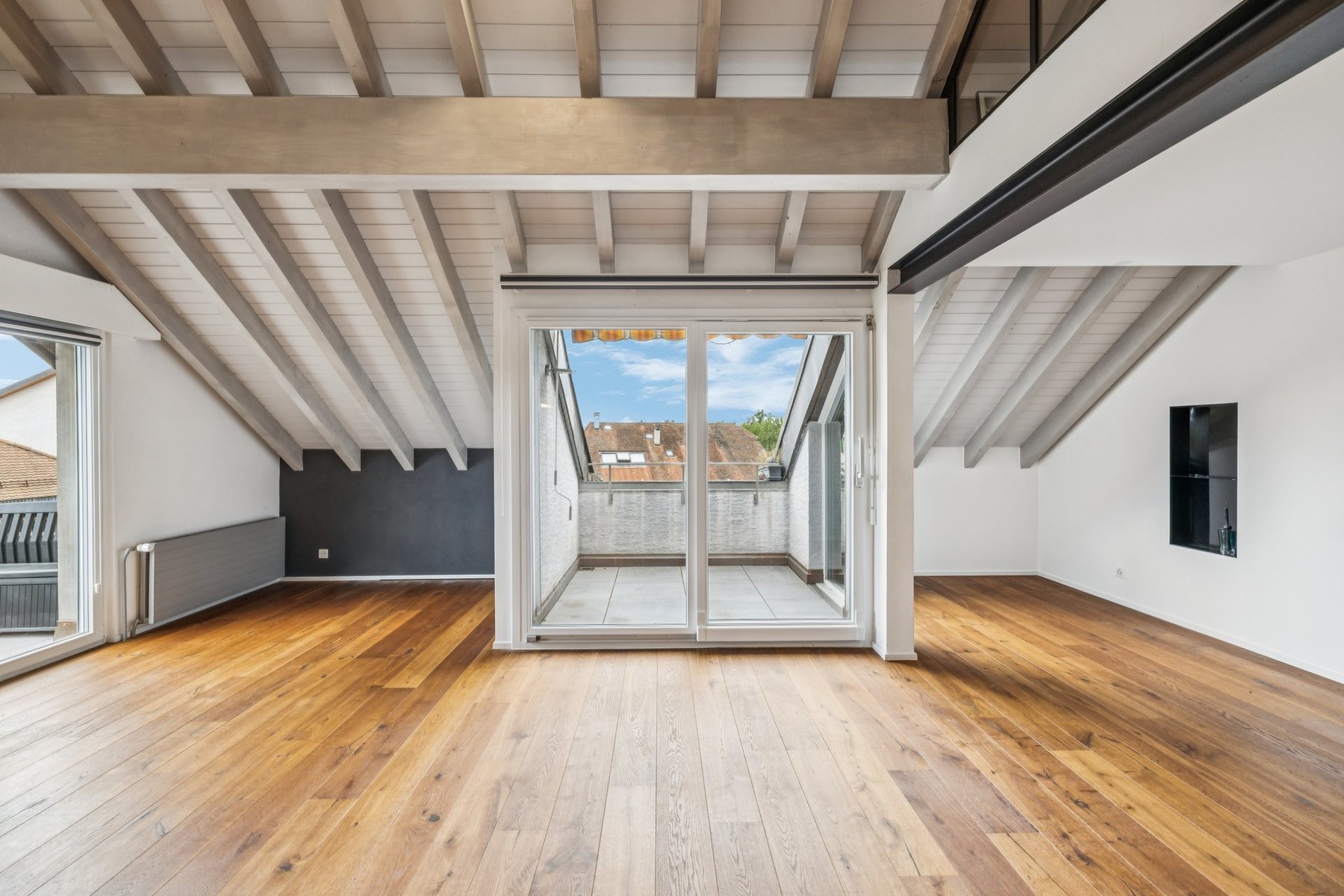  STUNNING, RENOVATED DUPLEX WITH LOTS OF CHARACTER - 物件實景