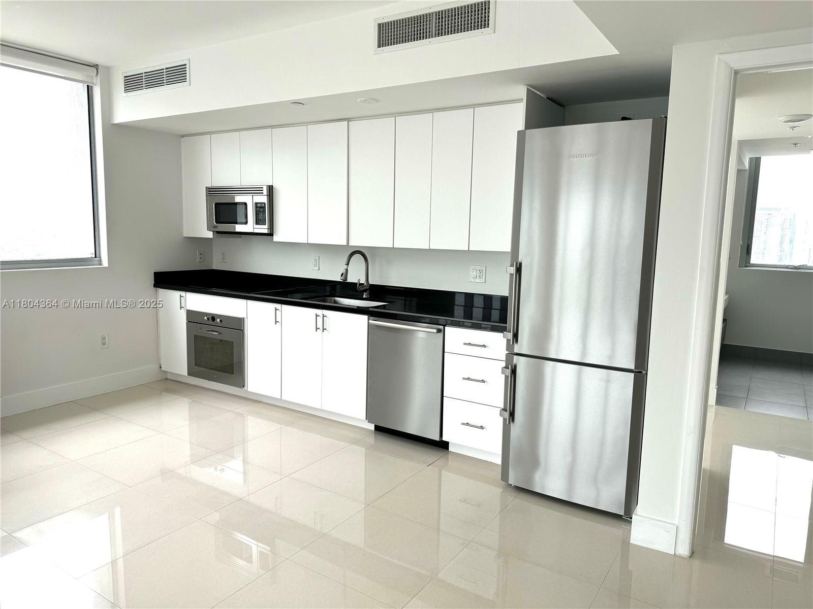 Miami, Florida, 33130, United States, 2 Bedrooms Bedrooms, ,3 BathroomsBathrooms,Residential,For Sale,1849897