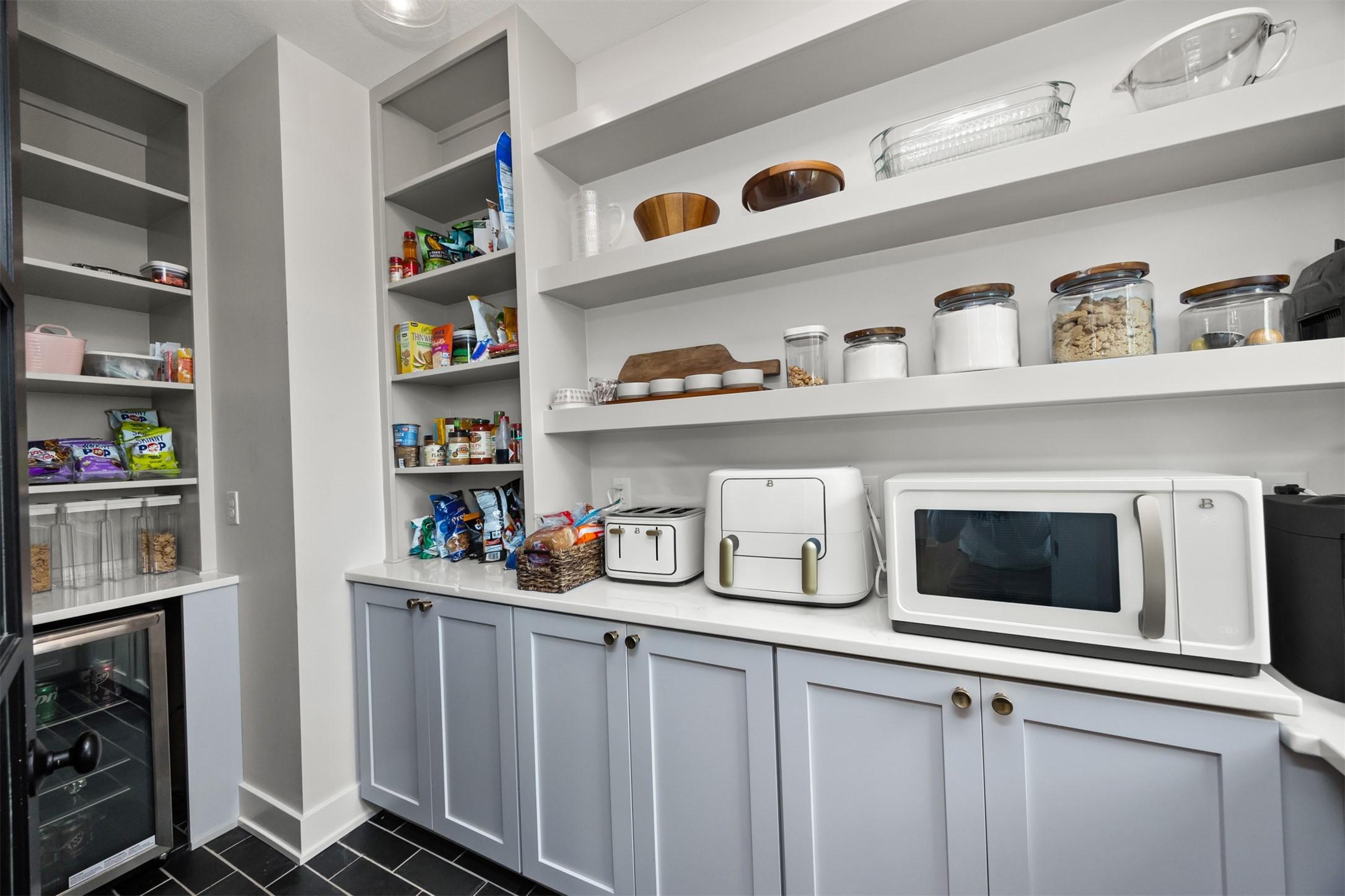 Madrid, Iowa, 50156, United States, 6 Bedrooms Bedrooms, ,5 BathroomsBathrooms,Residential,For Sale,1982184