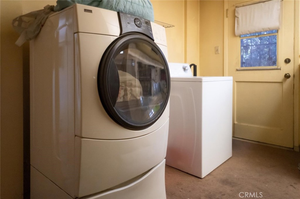 Los Angeles, California, 90018, United States, 2 Bedrooms Bedrooms, ,1 BathroomBathrooms,Residential,For Sale,1928435