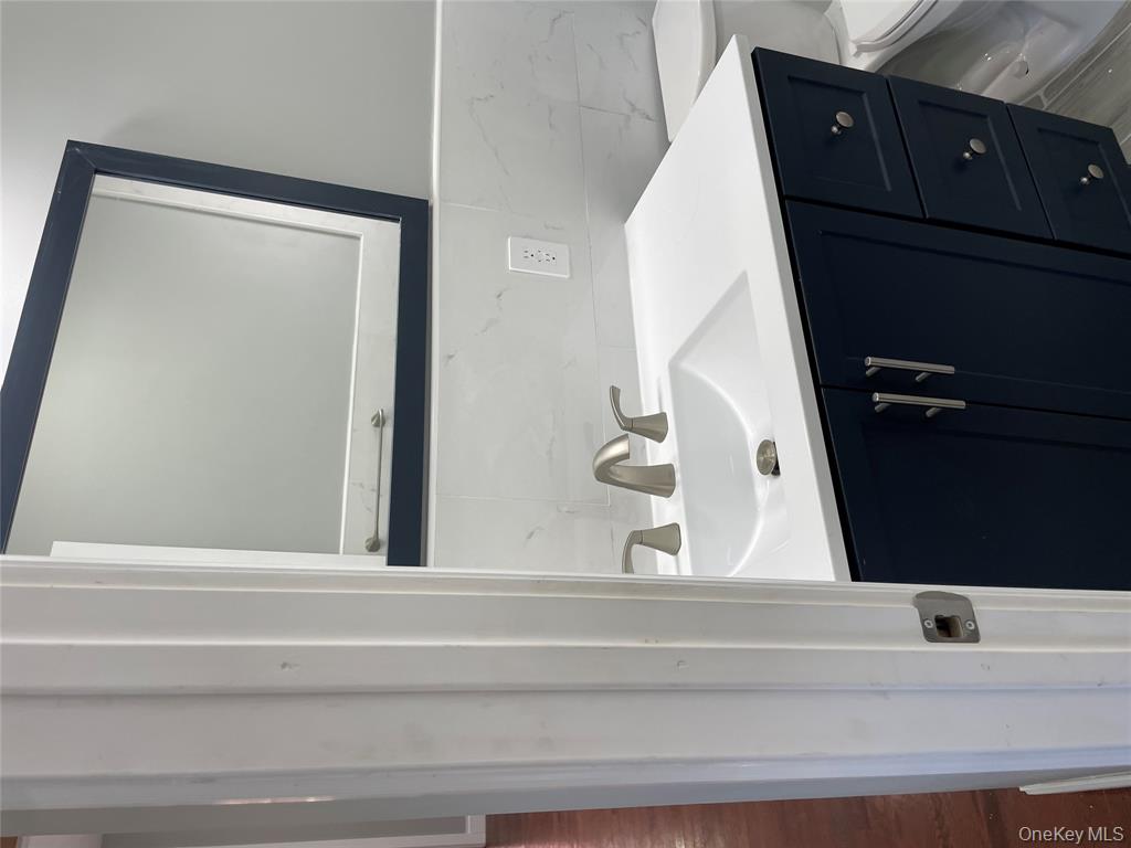 Ozone Park, New York, 11420, United States, 6 Bedrooms Bedrooms, ,3 BathroomsBathrooms,Residential,For Sale,1990391