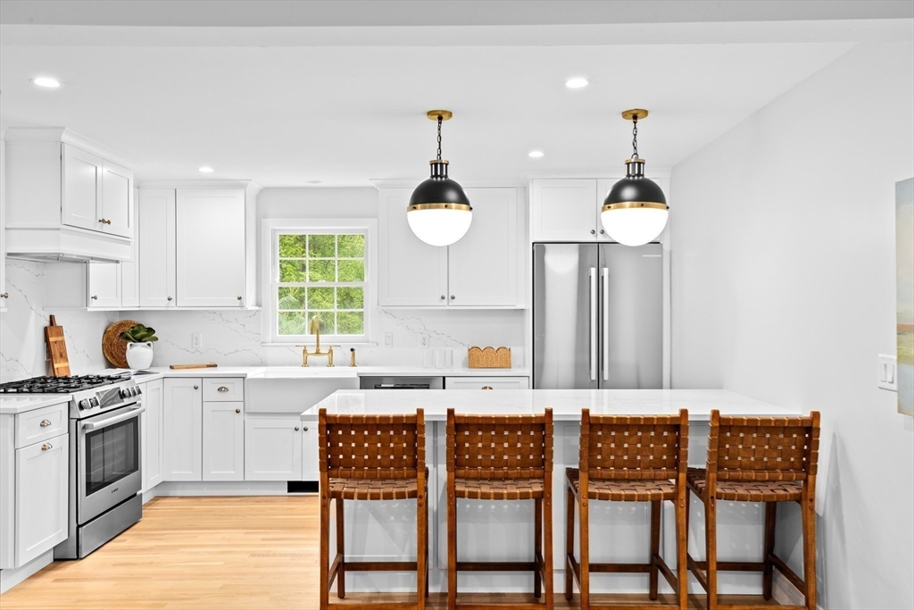 Hingham, Massachusetts, 02043, United States, 4 Bedrooms Bedrooms, ,2 BathroomsBathrooms,Residential,For Sale,2001936