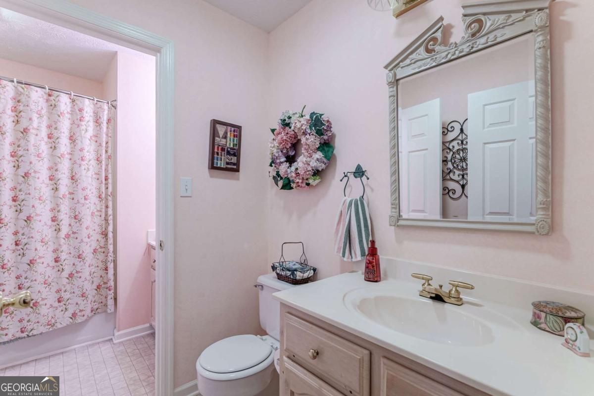 Comer, Georgia, 30629, United States, 5 Bedrooms Bedrooms, ,3 BathroomsBathrooms,Residential,For Sale,1991082