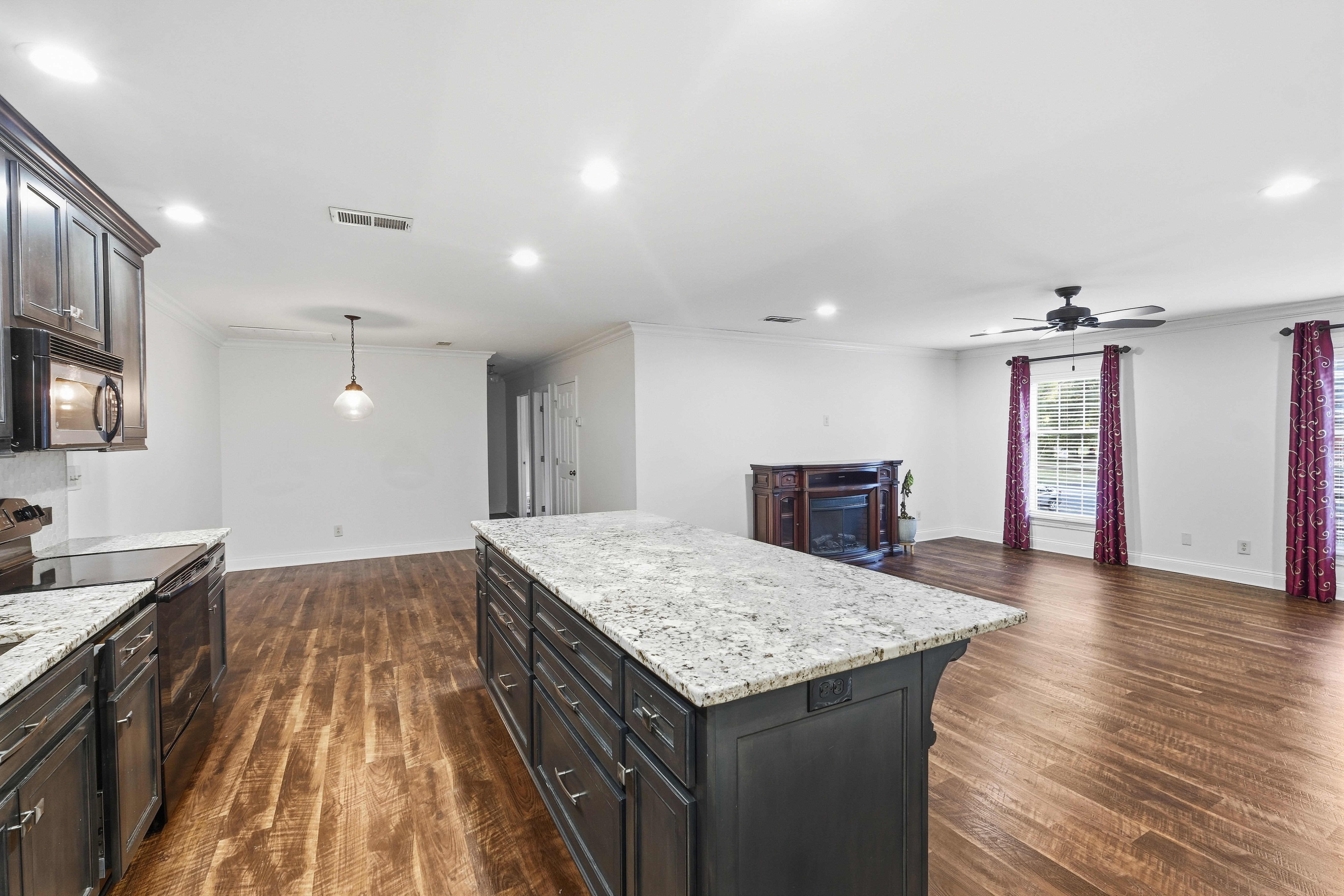  4708 Weybridge Gardens, 104, Louisville, KY 40207 - 物件實景