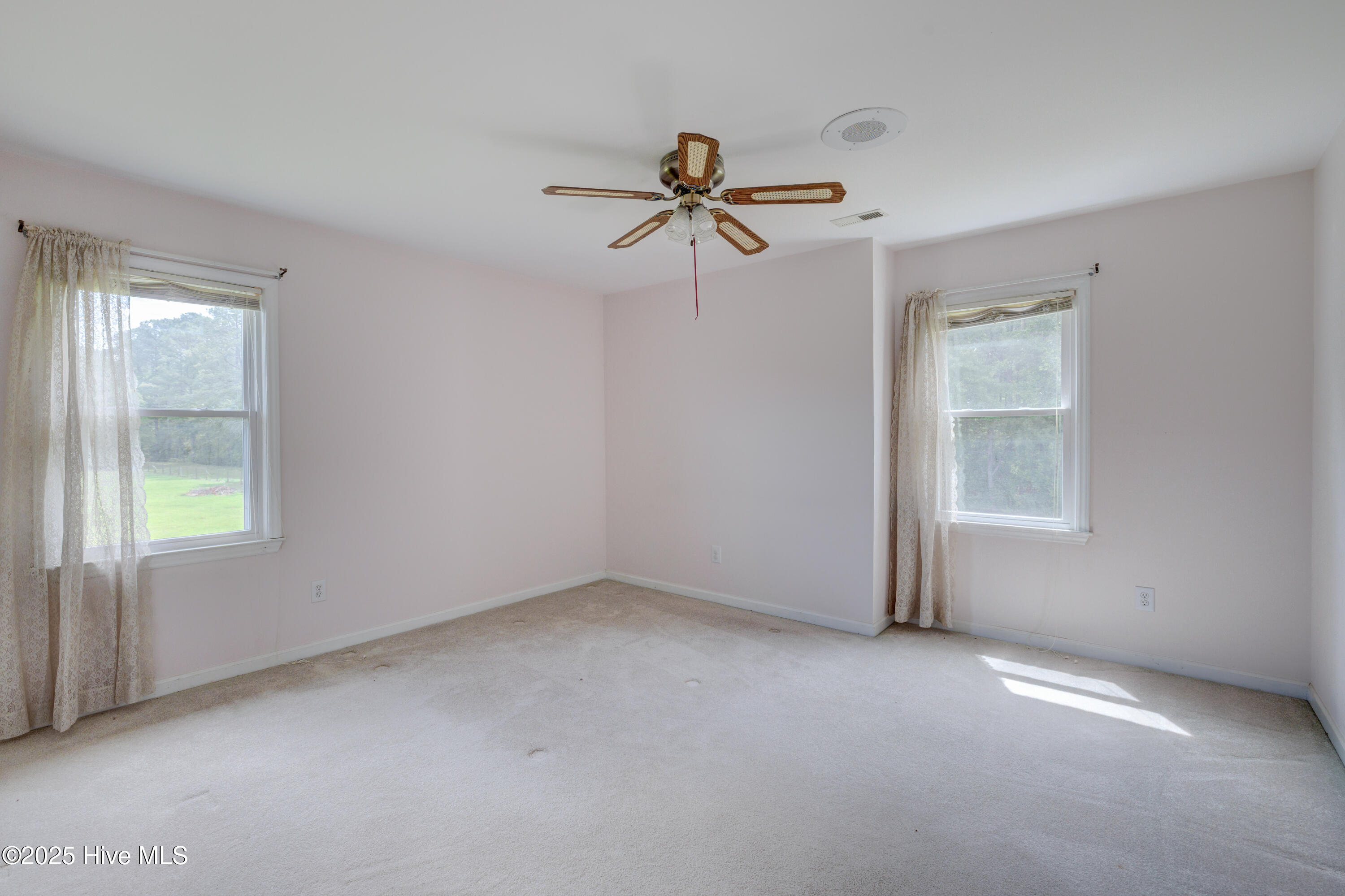 Burgaw, North Carolina, 28425, United States, 4 Bedrooms Bedrooms, ,4 BathroomsBathrooms,Residential,For Sale,1818380