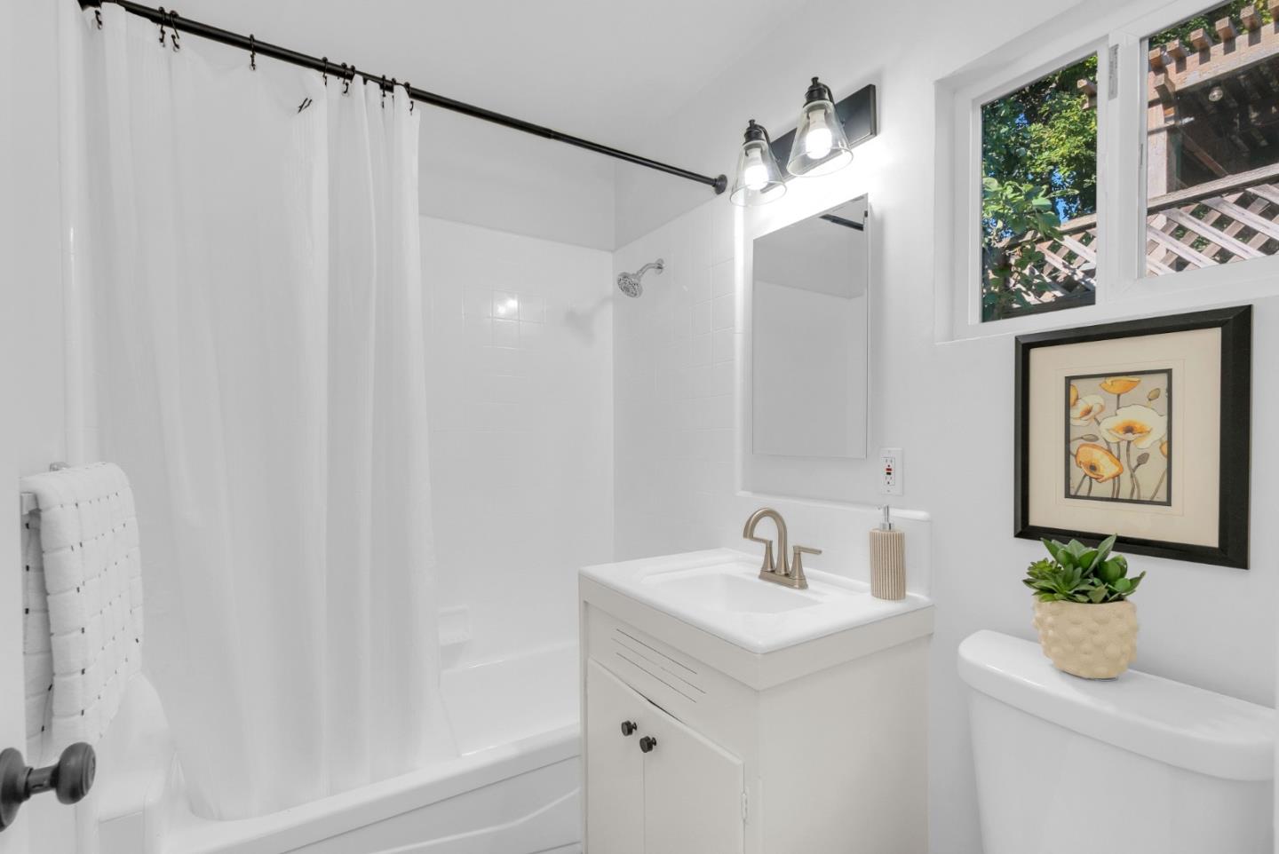 San Jose, California, 95126, United States, 4 Bedrooms Bedrooms, ,3 BathroomsBathrooms,Residential,For Sale,1988226