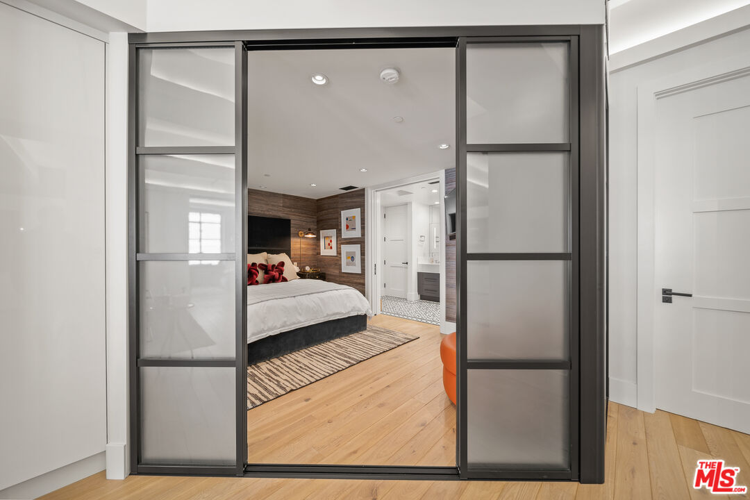 Los Angeles, California, 90014, United States, 2 Bedrooms Bedrooms, ,2 BathroomsBathrooms,Residential,For Sale,1938592