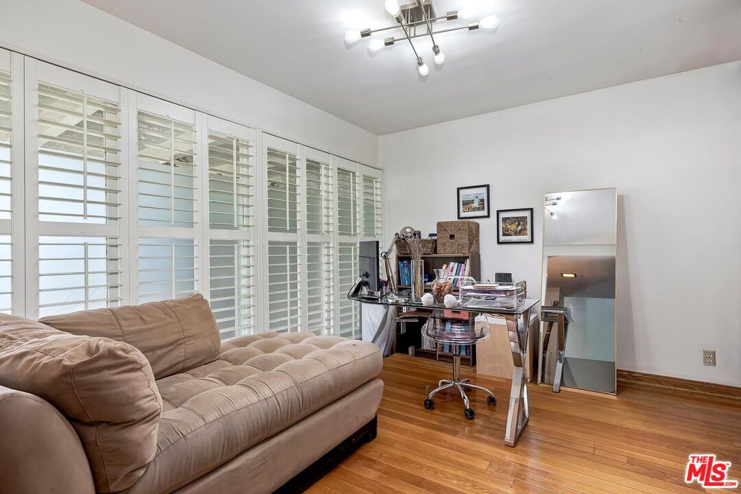 Los Angeles, California, 90008, United States, 4 Bedrooms Bedrooms, ,3 BathroomsBathrooms,Residential,For Sale,2001636