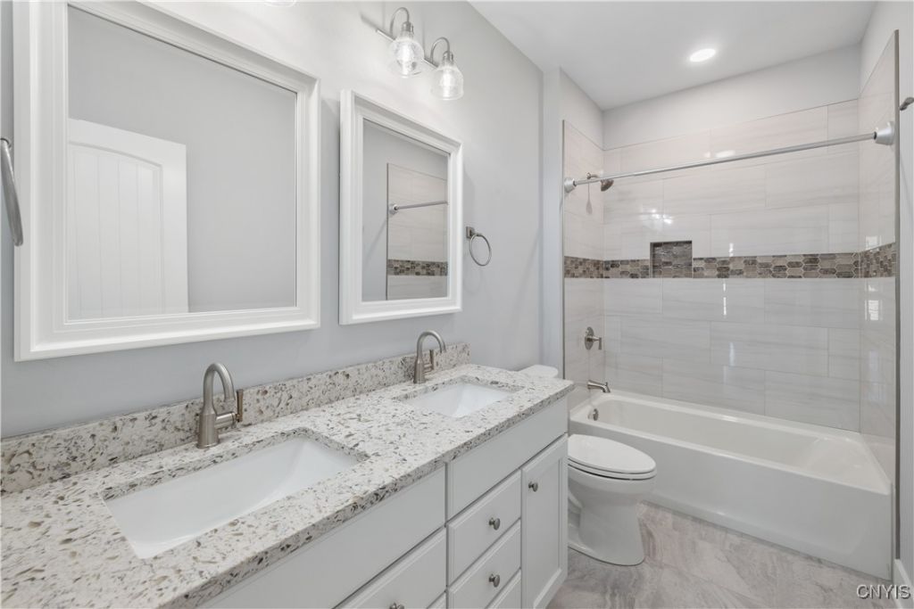 Baldwinsville, New York, 13027, United States, 3 Bedrooms Bedrooms, ,3 BathroomsBathrooms,Residential,For Sale,1933021