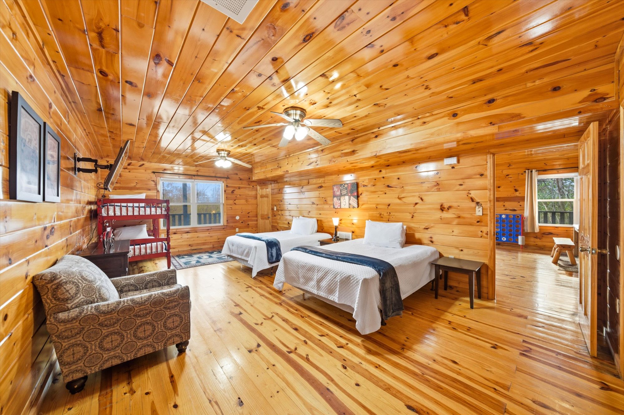 Sevierville, Tennessee, 37876-3406, United States, 3 Bedrooms Bedrooms, ,5 BathroomsBathrooms,Residential,For Sale,2049447