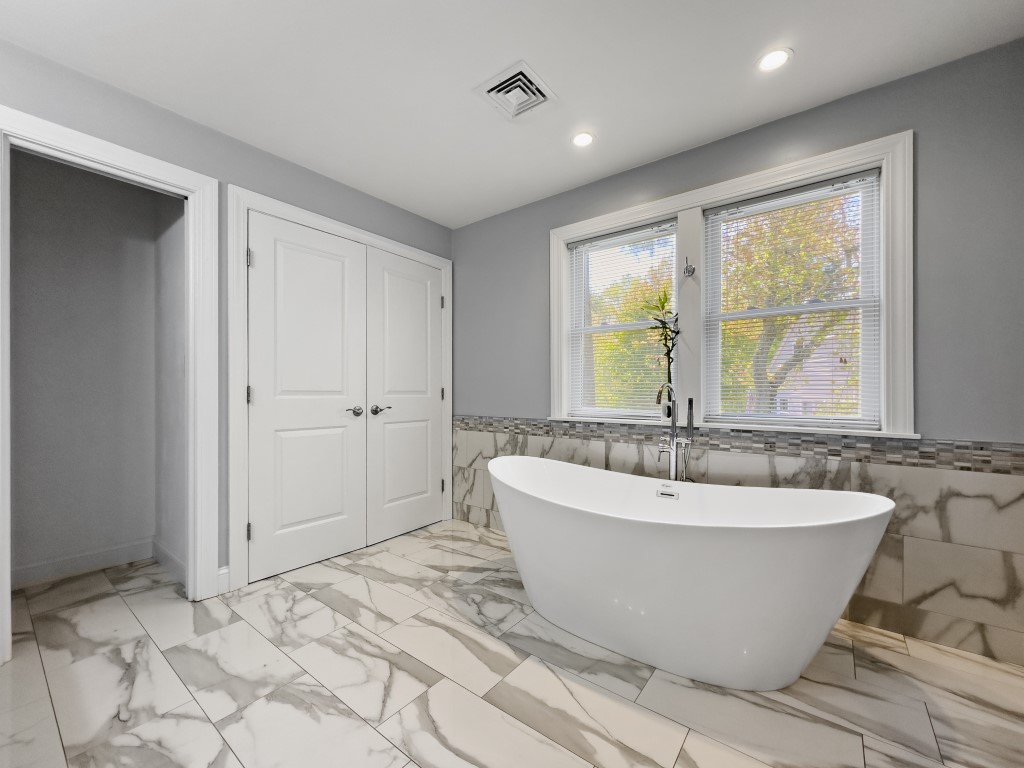 North Andover, Massachusetts, 01845, United States, 3 Bedrooms Bedrooms, ,4 BathroomsBathrooms,Residential,For Sale,2005973