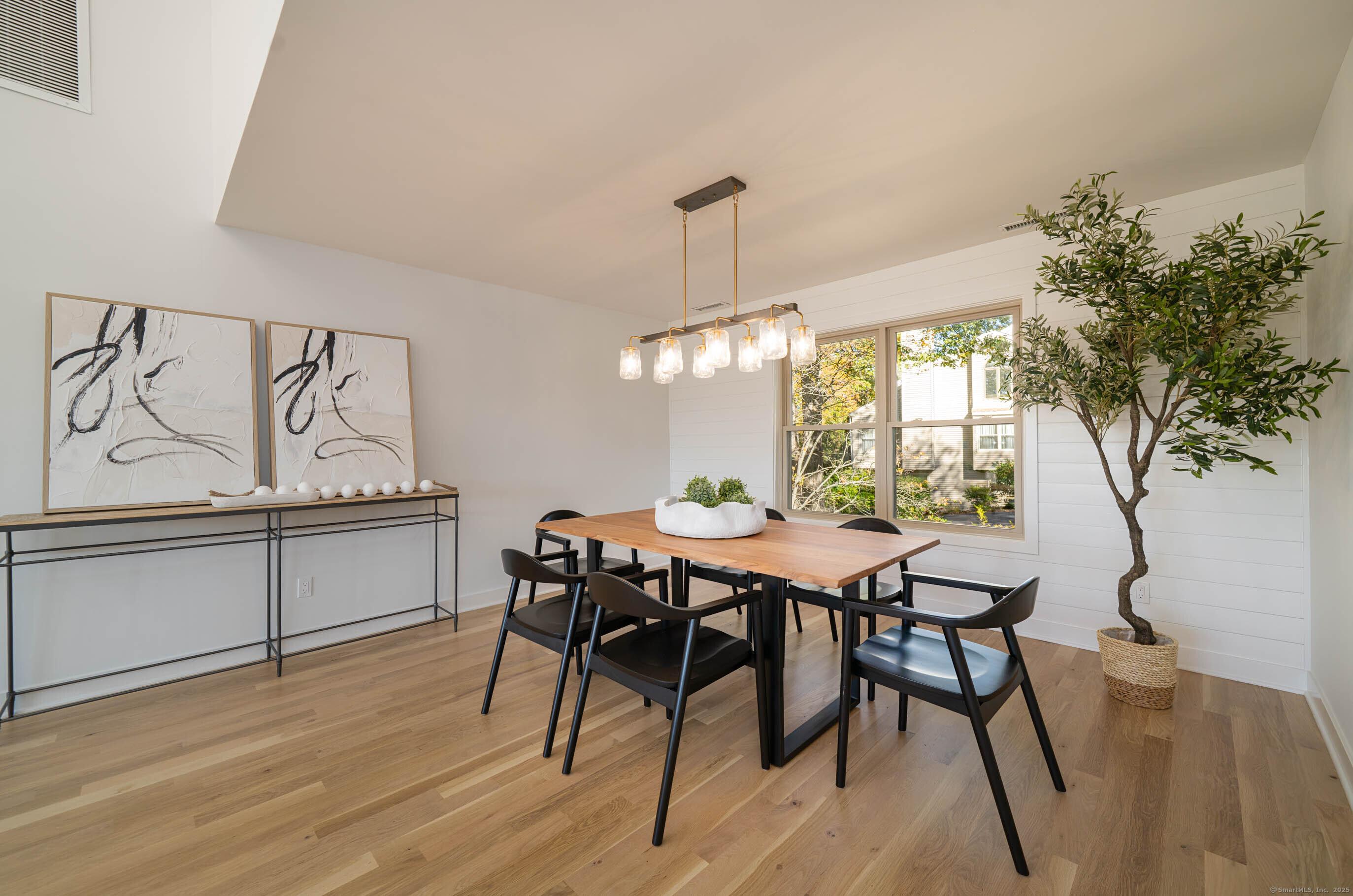 Branford, Connecticut, 06405, United States, 2 Bedrooms Bedrooms, ,3 BathroomsBathrooms,Residential,For Sale,1992436