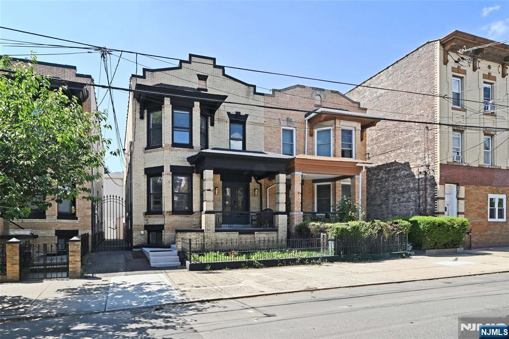 Jersey City, New Jersey, 07306, United States, 9 Bedrooms Bedrooms, ,6 BathroomsBathrooms,Residential,For Sale,1926264