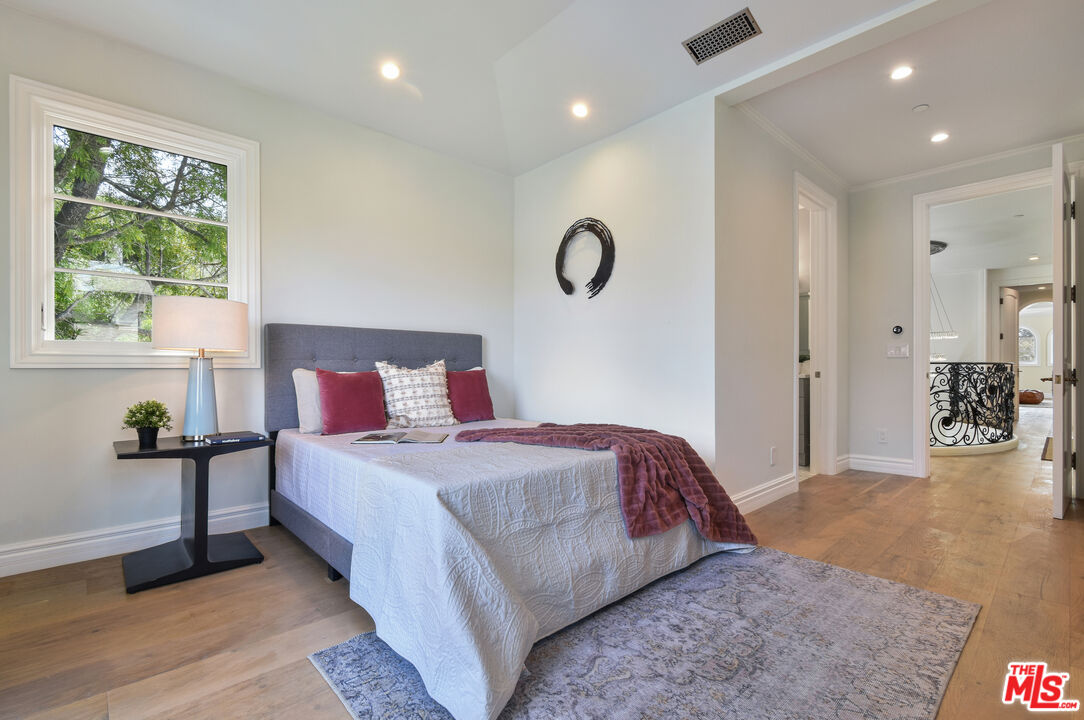 Santa Monica, California, 90402, United States, 5 Bedrooms Bedrooms, ,7 BathroomsBathrooms,Residential,For Sale,1838170