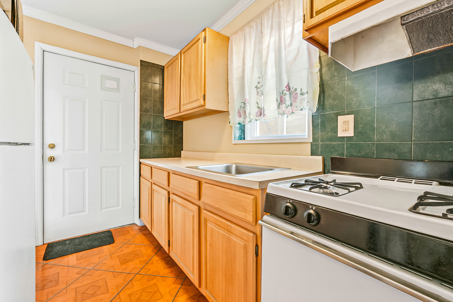 Bronx, New York, 10454, United States, 3 Bedrooms Bedrooms, ,2 BathroomsBathrooms,Residential,For Sale,2005625