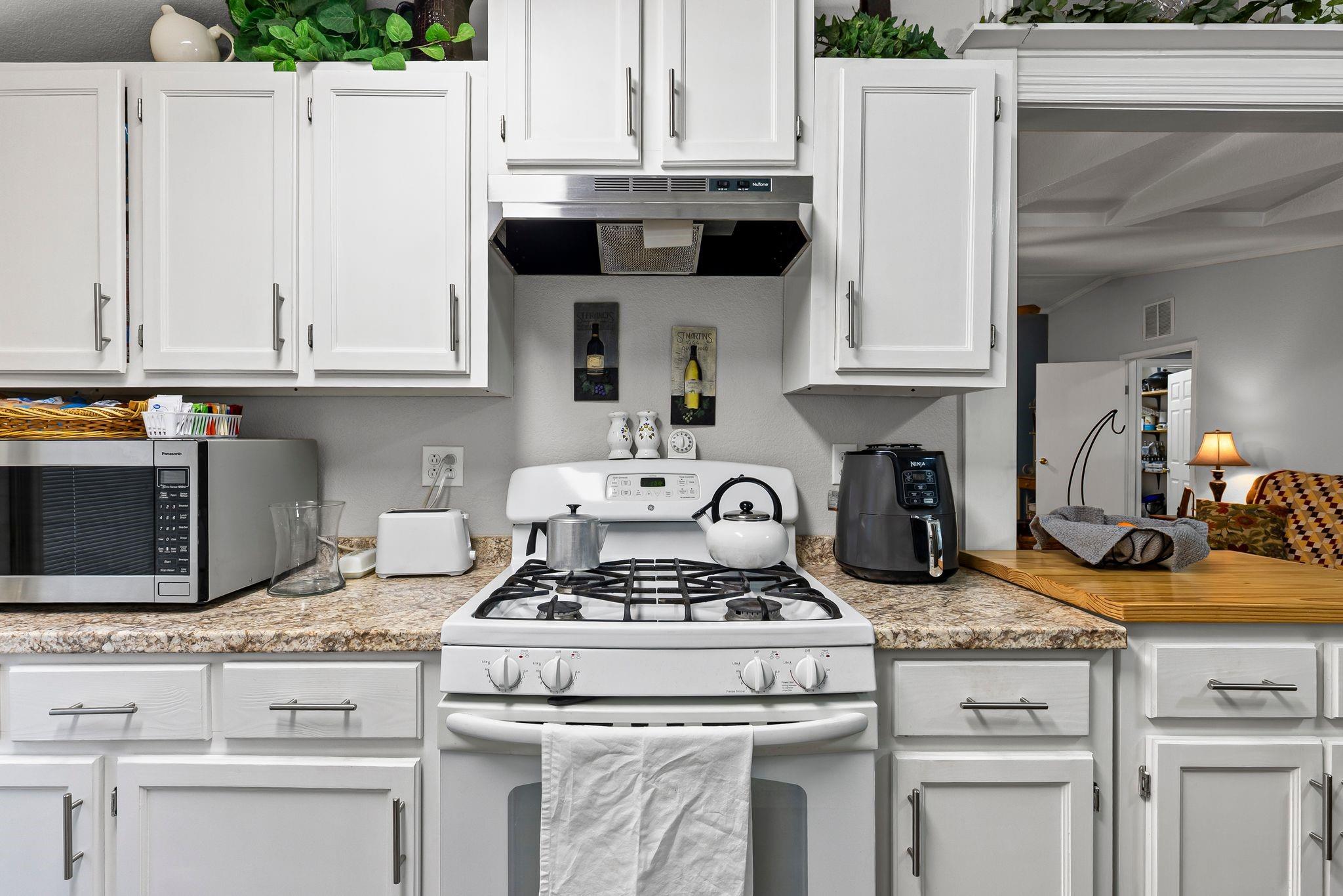 Campbell, Texas, 75422, United States, 4 Bedrooms Bedrooms, ,3 BathroomsBathrooms,Residential,For Sale,1983452