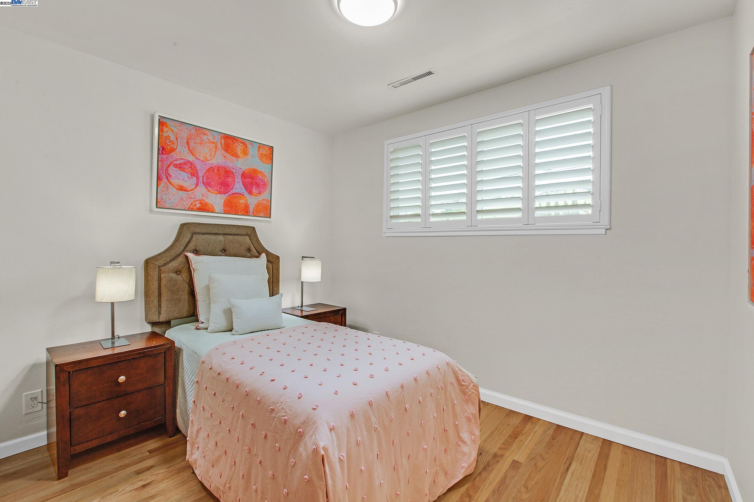 Hayward, California, 94544, United States, 6 Bedrooms Bedrooms, ,2 BathroomsBathrooms,Residential,For Sale,1868213