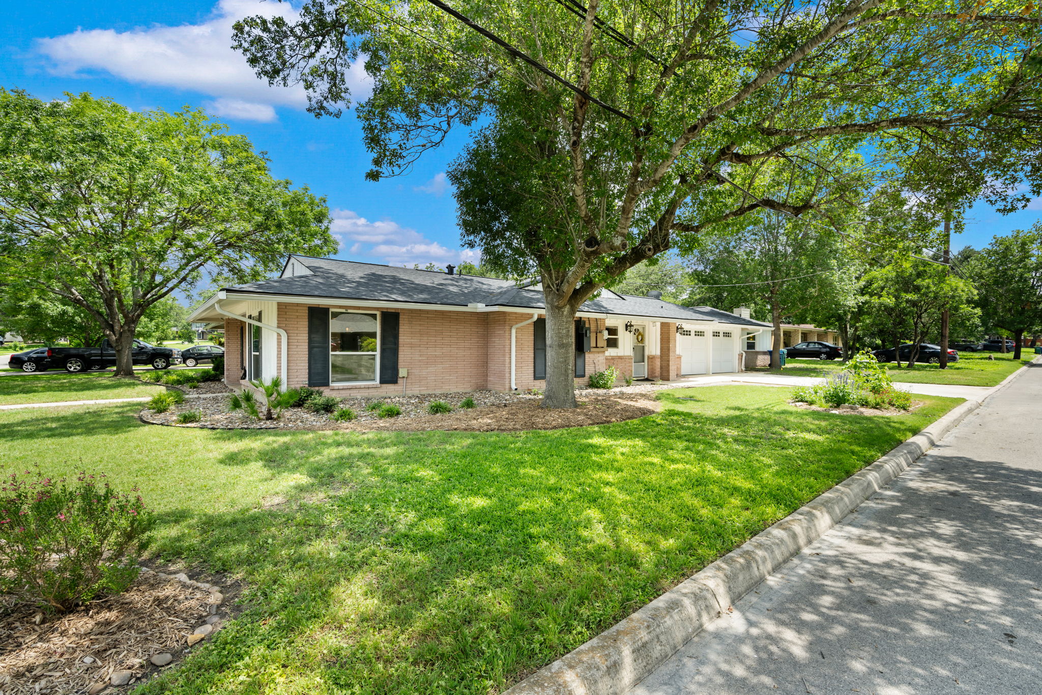  Refined Mid-Century Modern with Casita in Alamo Heights ISD - 物件實景