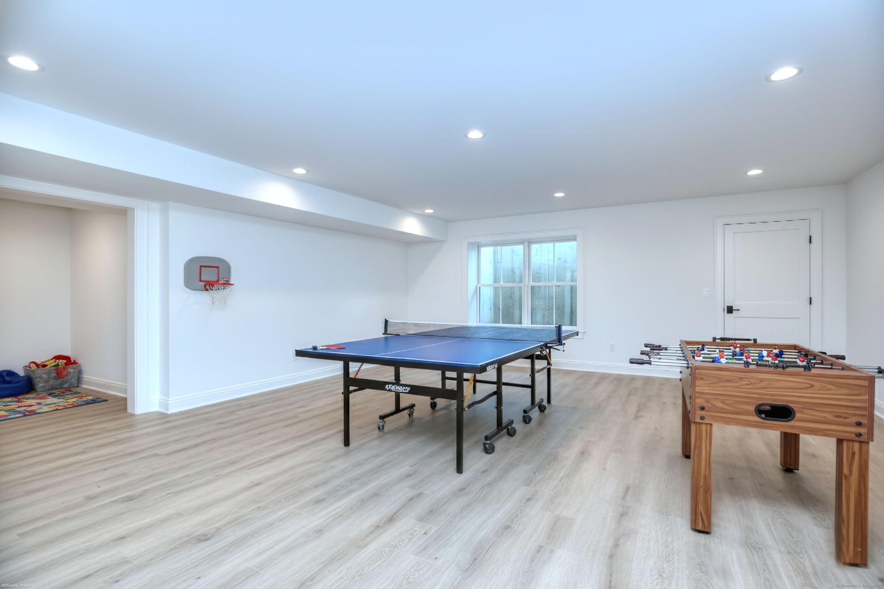 Fairfield, Connecticut, 06824, United States, 5 Bedrooms Bedrooms, ,5 BathroomsBathrooms,Residential,For Sale,1987495