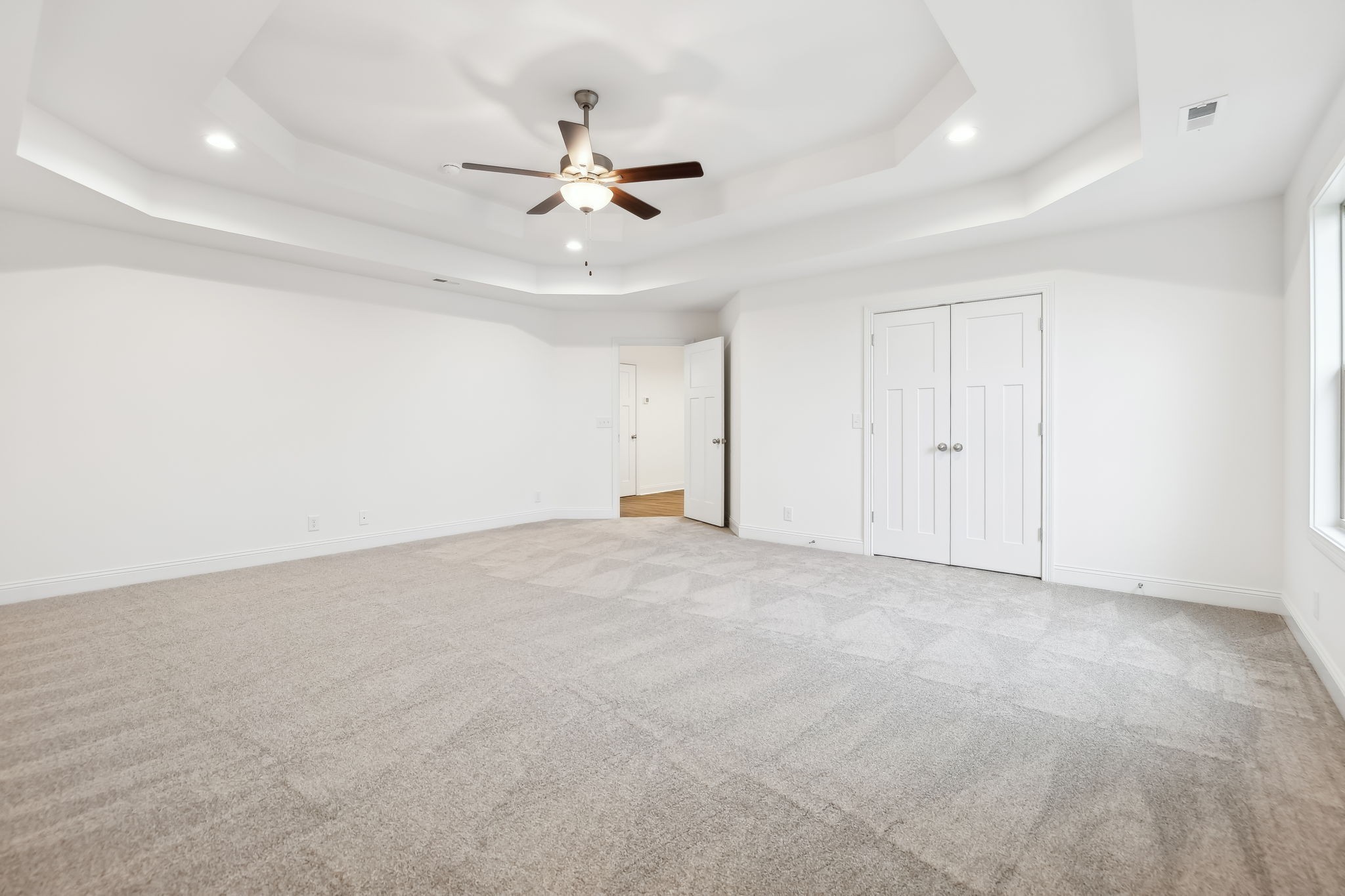 Clarksville, Tennessee, 37043, United States, 4 Bedrooms Bedrooms, ,4 BathroomsBathrooms,Residential,For Sale,2005810