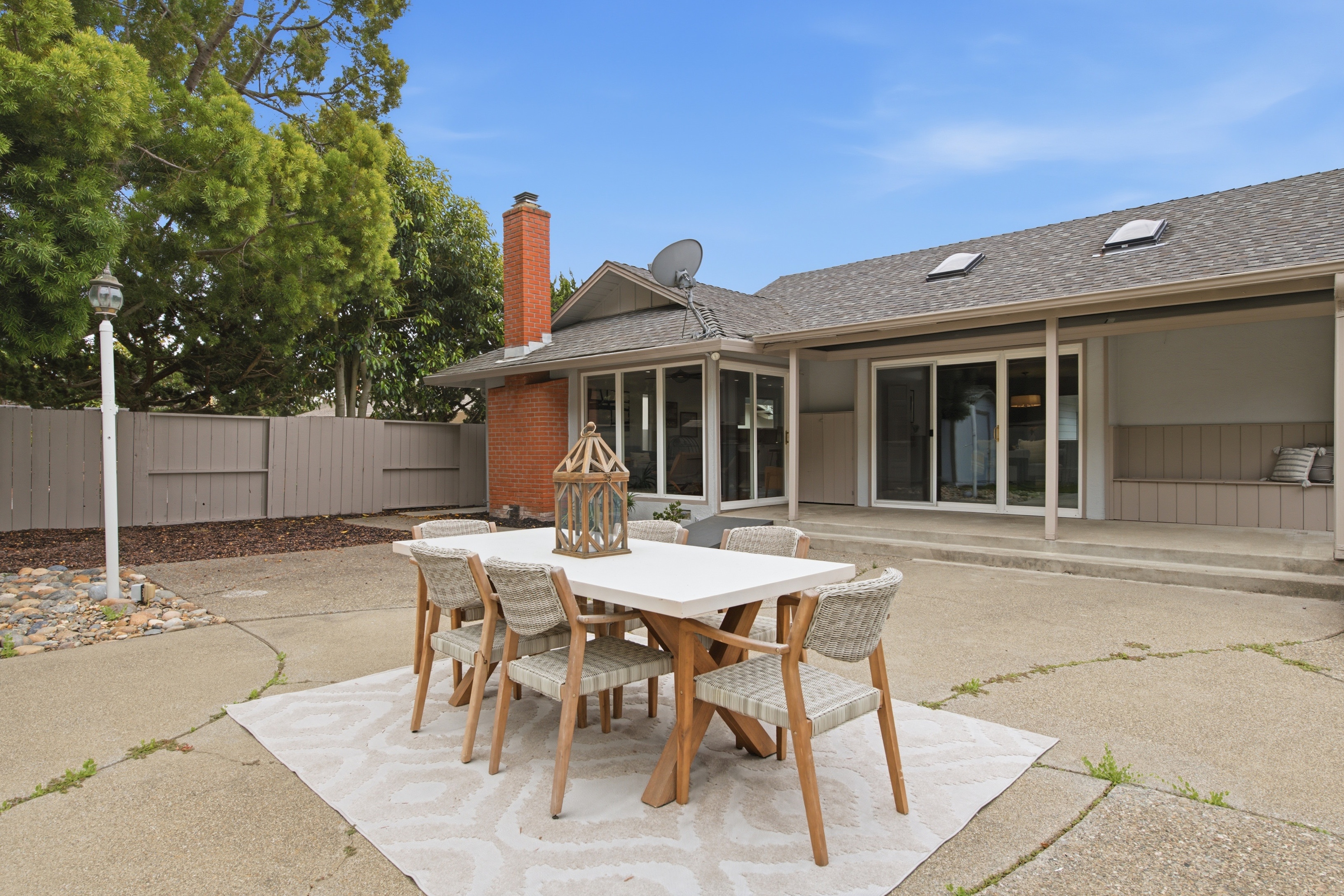  Spacious Single-Level Home on an Expansive Lot - 物件實景