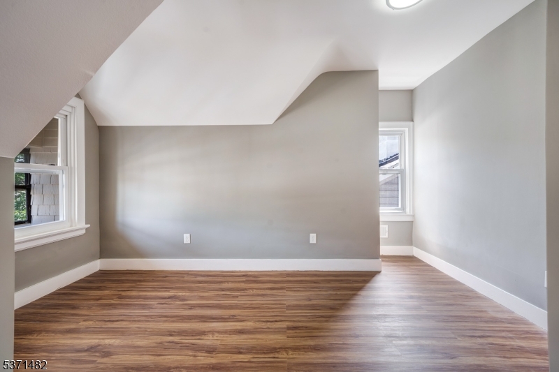 Newark City, New Jersey, 07103, United States, 6 Bedrooms Bedrooms, ,3 BathroomsBathrooms,Residential,For Sale,2002915