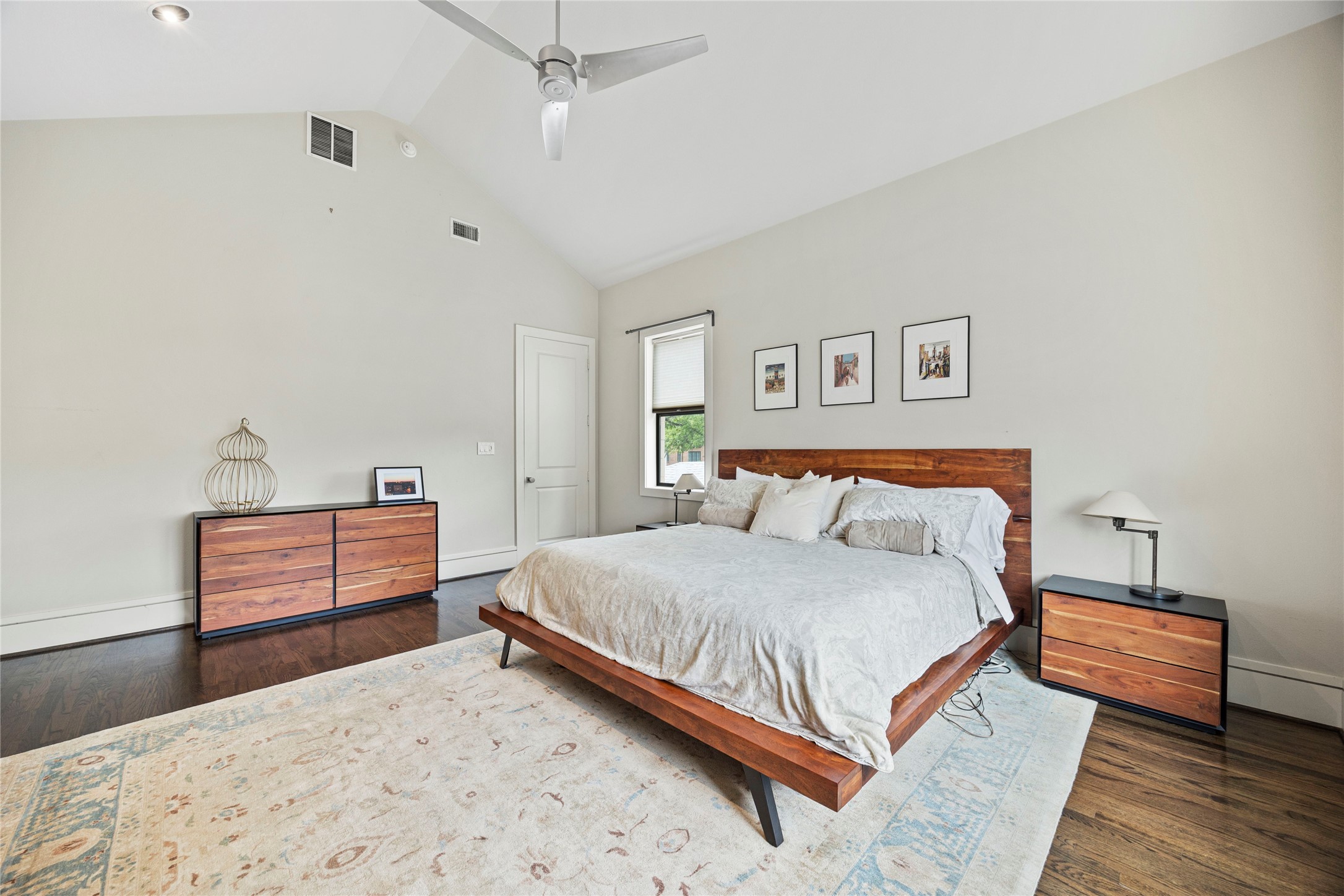 Dallas, Texas, 75214, United States, 4 Bedrooms Bedrooms, ,5 BathroomsBathrooms,Residential,For Sale,1794312