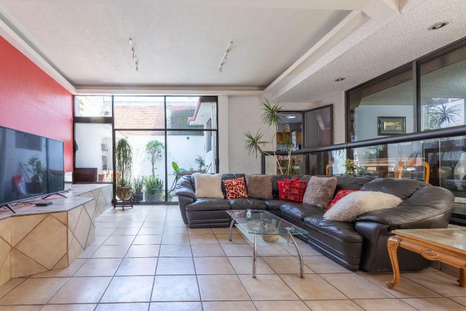 Naucalpan de Juárez, Estado de méxico, 53300, Mexico, 4 Bedrooms Bedrooms, ,4 BathroomsBathrooms,Residential,For Sale,1692816