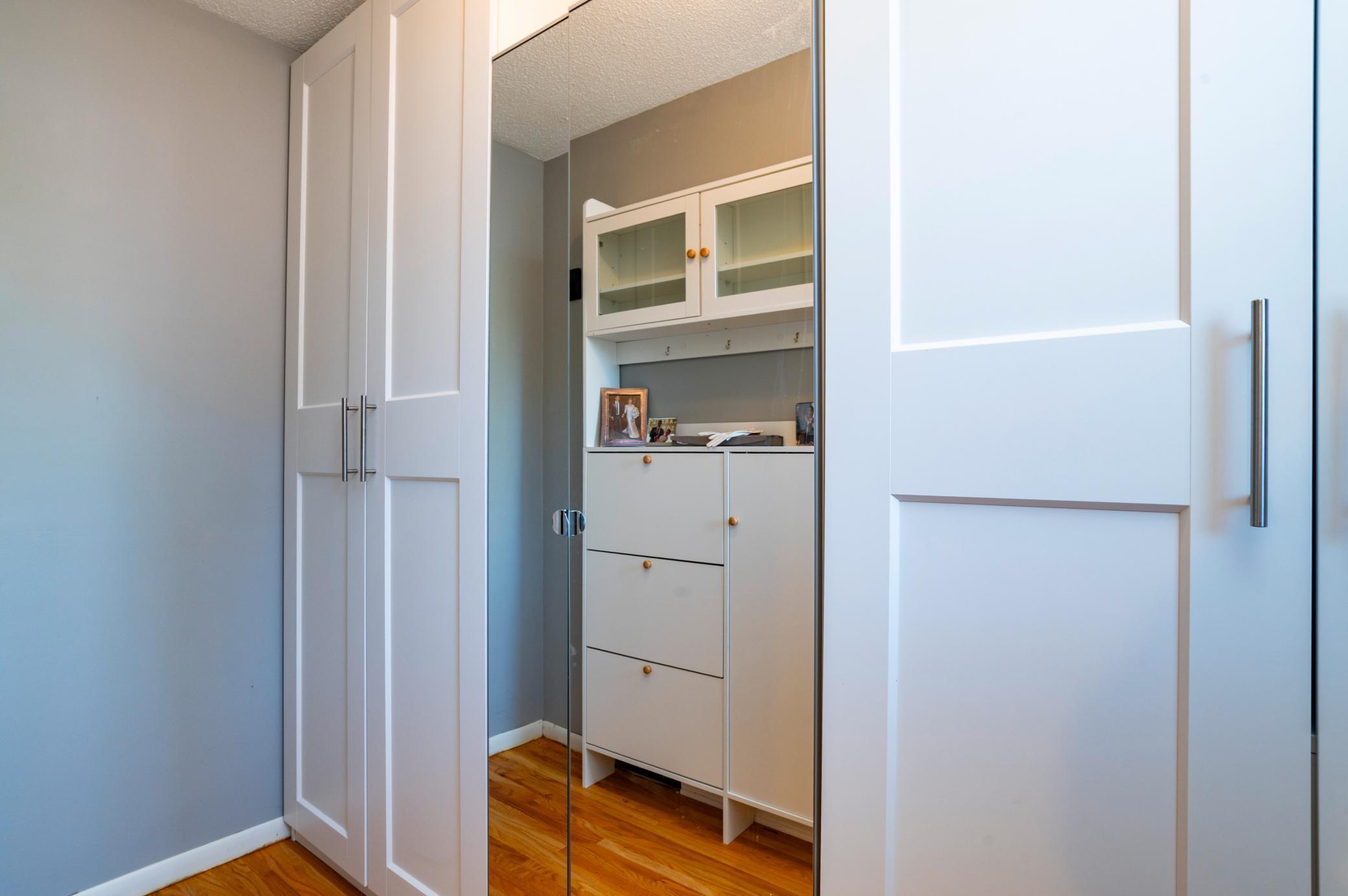 Saint Paul, Minnesota, 55116, United States, 3 Bedrooms Bedrooms, ,2 BathroomsBathrooms,Residential,For Sale,1987775