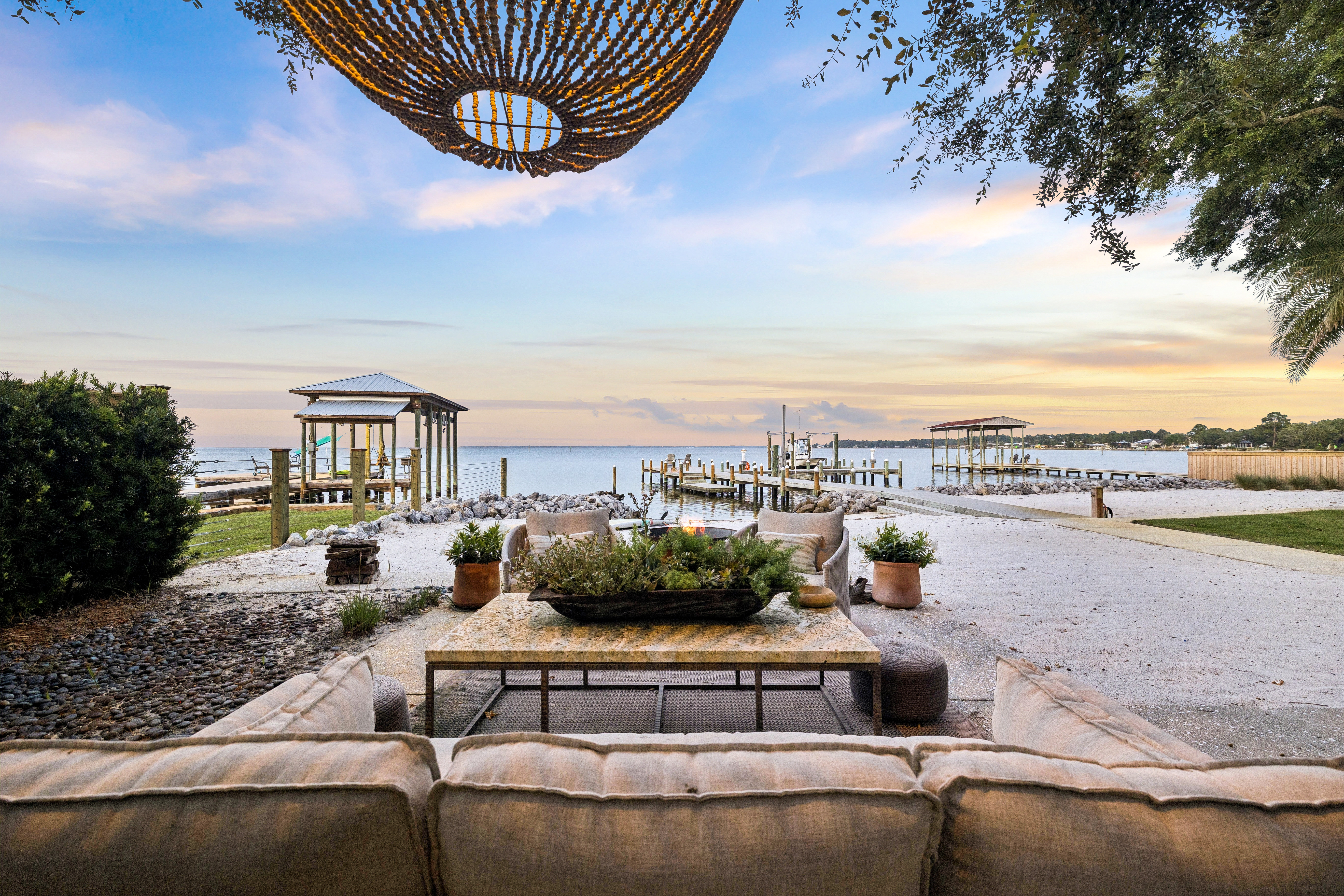  Private Bayfront Estate with Deep Water Dock and Sandy Beach - 物件實景