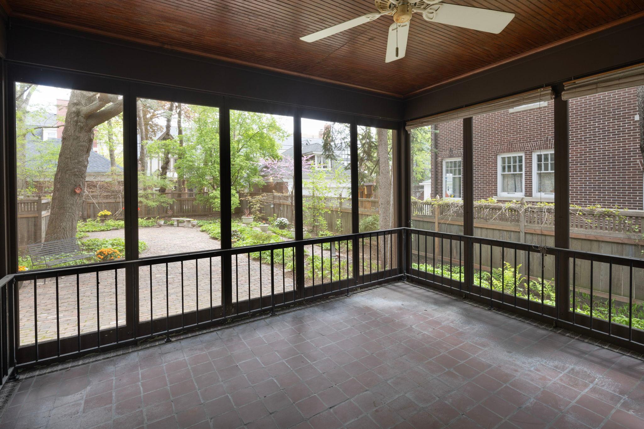 Minneapolis, Minnesota, 55403, United States, 3 Bedrooms Bedrooms, ,2 BathroomsBathrooms,Residential,For Sale,1714237