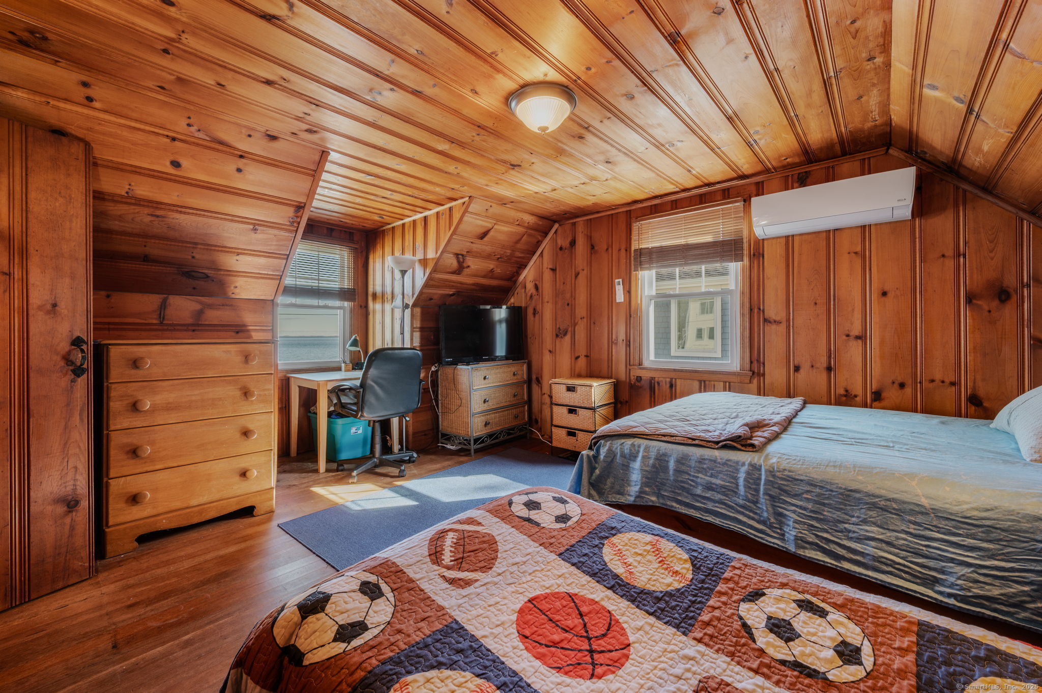 East Lyme, Connecticut, 06357, United States, 3 Bedrooms Bedrooms, ,1 BathroomBathrooms,Residential,For Sale,1987799