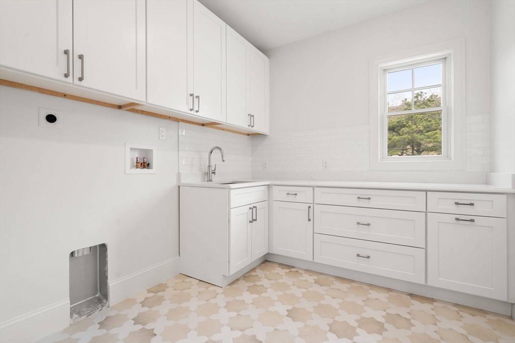 Gloucester, Massachusetts, 01930, United States, 4 Bedrooms Bedrooms, ,5 BathroomsBathrooms,Residential,For Sale,1804807