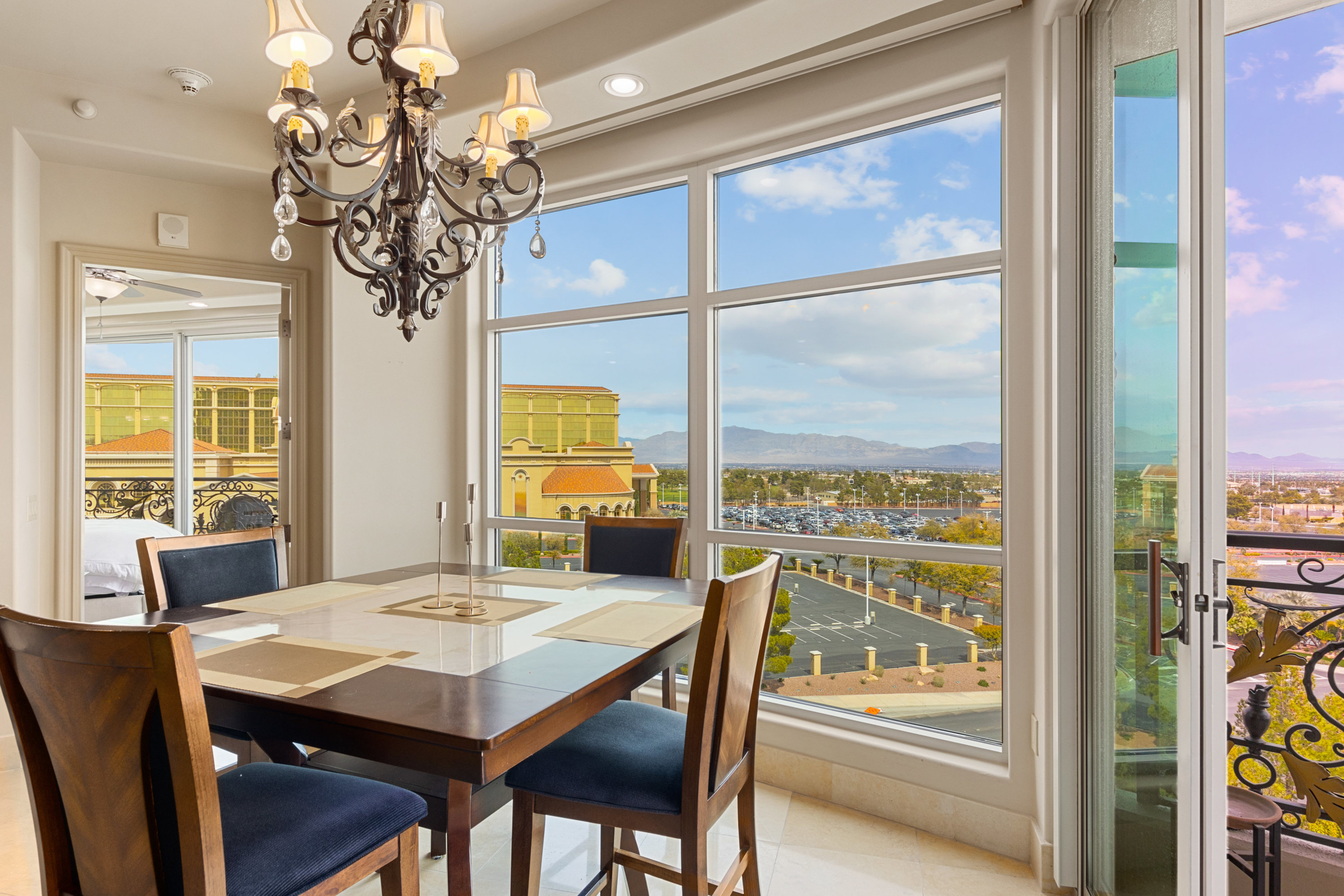  Stunning home at One Queensridge Place - 物件實景