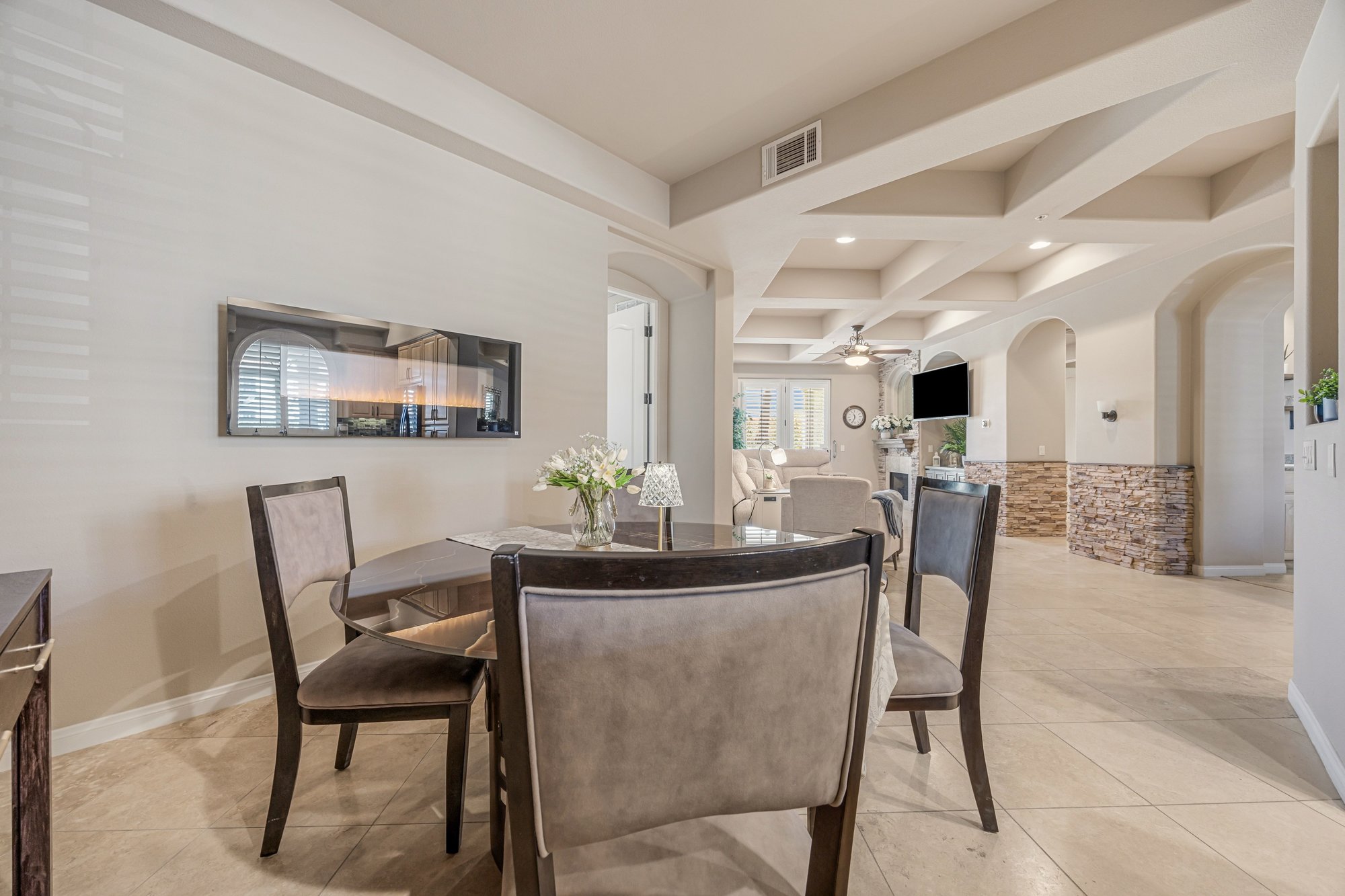  First Floor Corner Unit with Mountain Views - 物件實景
