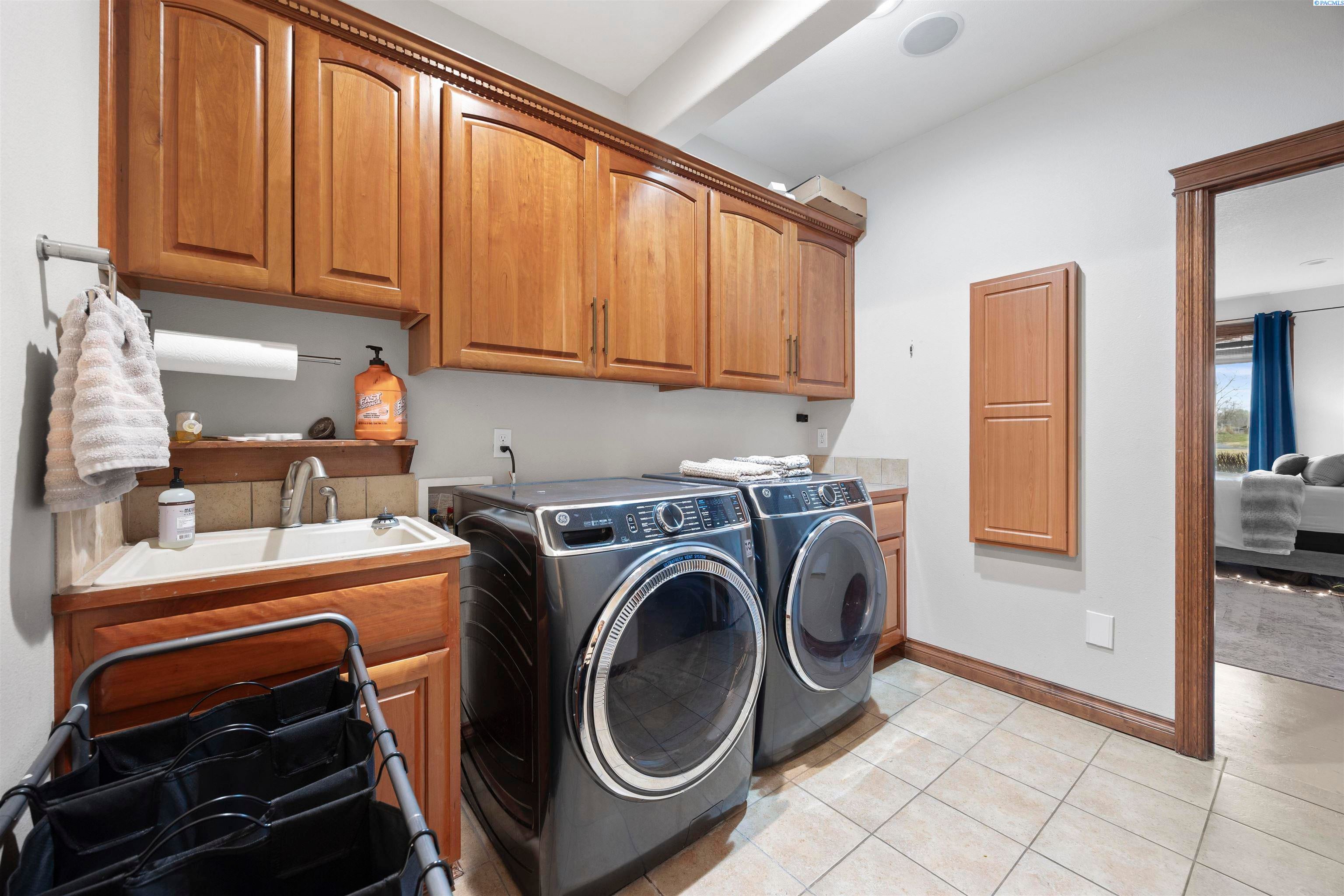 Pasco, Washington, 99301, United States, 4 Bedrooms Bedrooms, ,1 BathroomBathrooms,Residential,For Sale,2013794